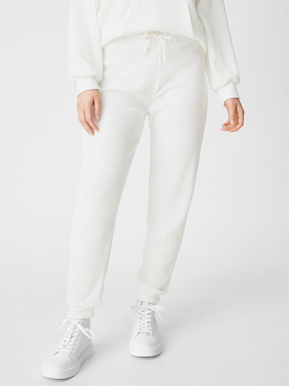 Акція на Спортивні штани жіночі C&A FL2134610-White XS Білі від Rozetka