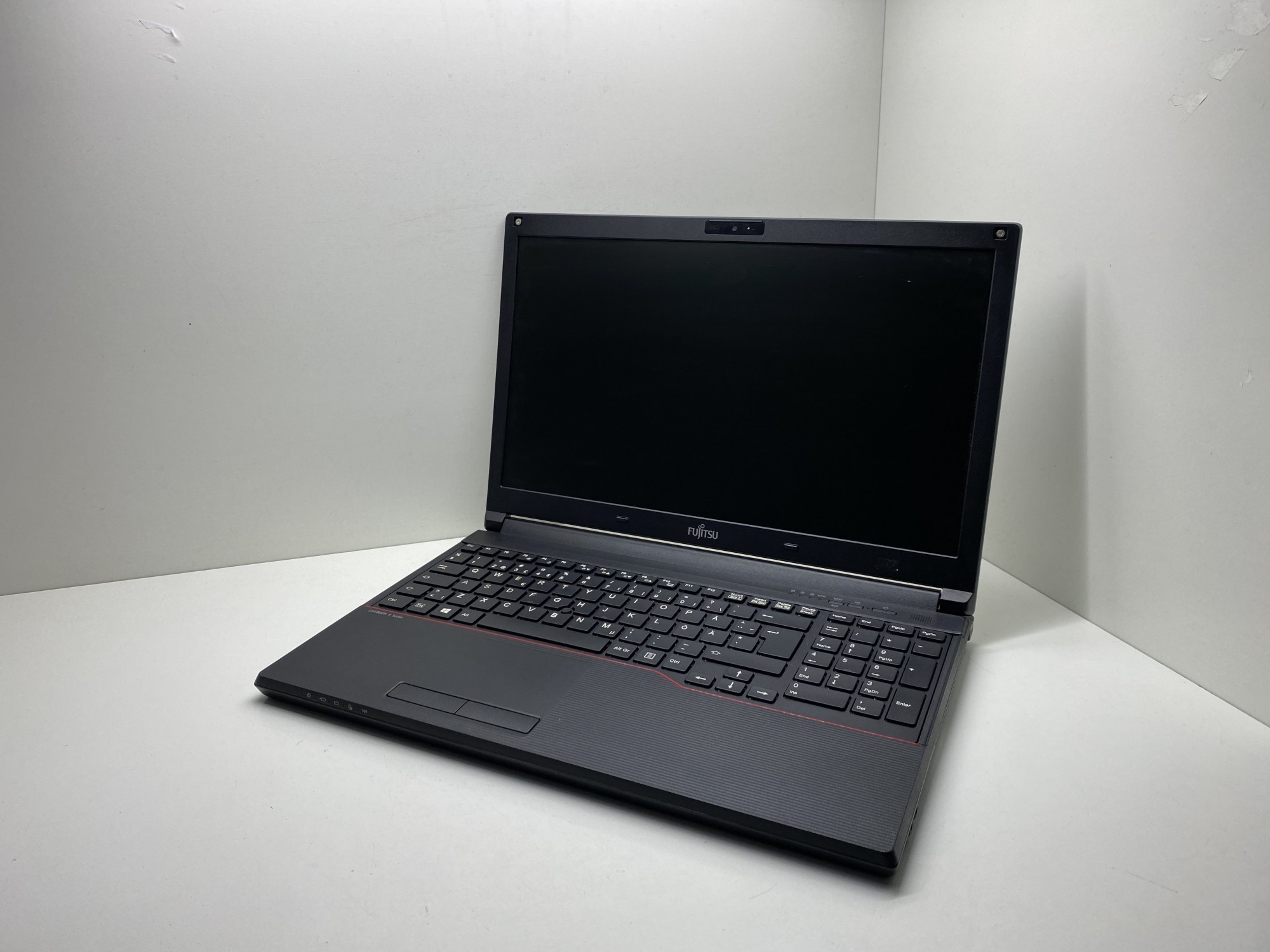 Ноутбук Fujitsu LIFEBOOK E556 \ 15.6 \ Core I3-6100U \ DDR4 8 GB \ SSD ...