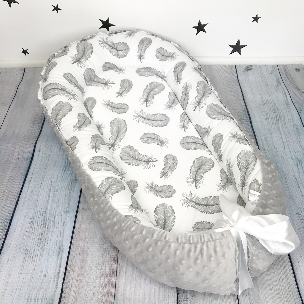 

Кокон для новорожденного с кокосовым матрасиком Oh My Kids «Серые перья»