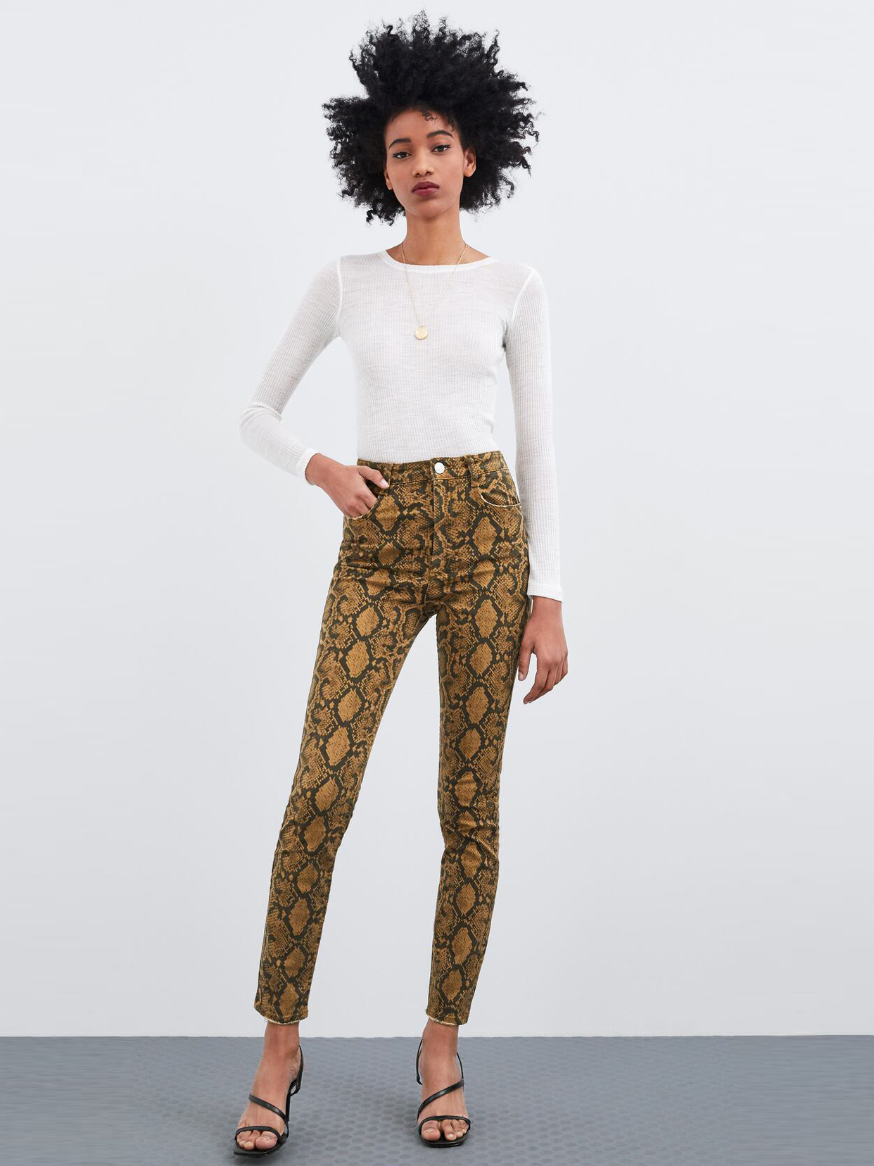 

Джинсы Zara 00327003704 36 Принт