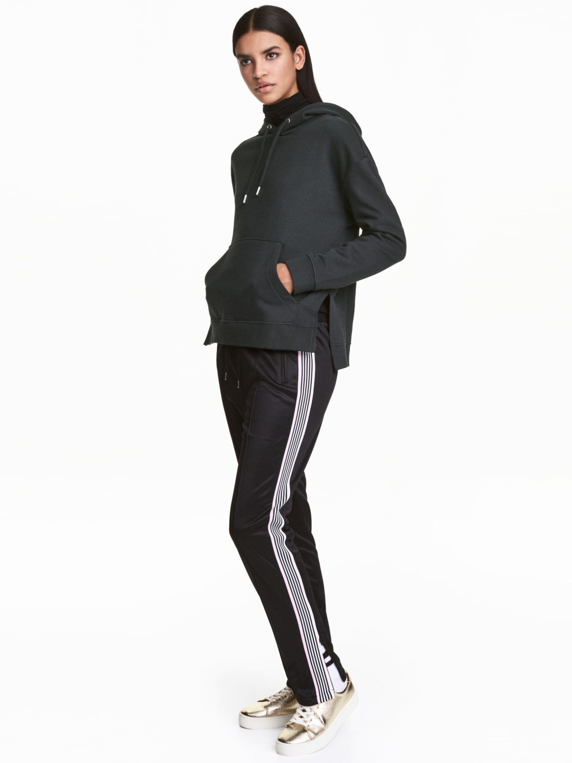 

Спортивные штаны H&M Divided 04784425 S Черные