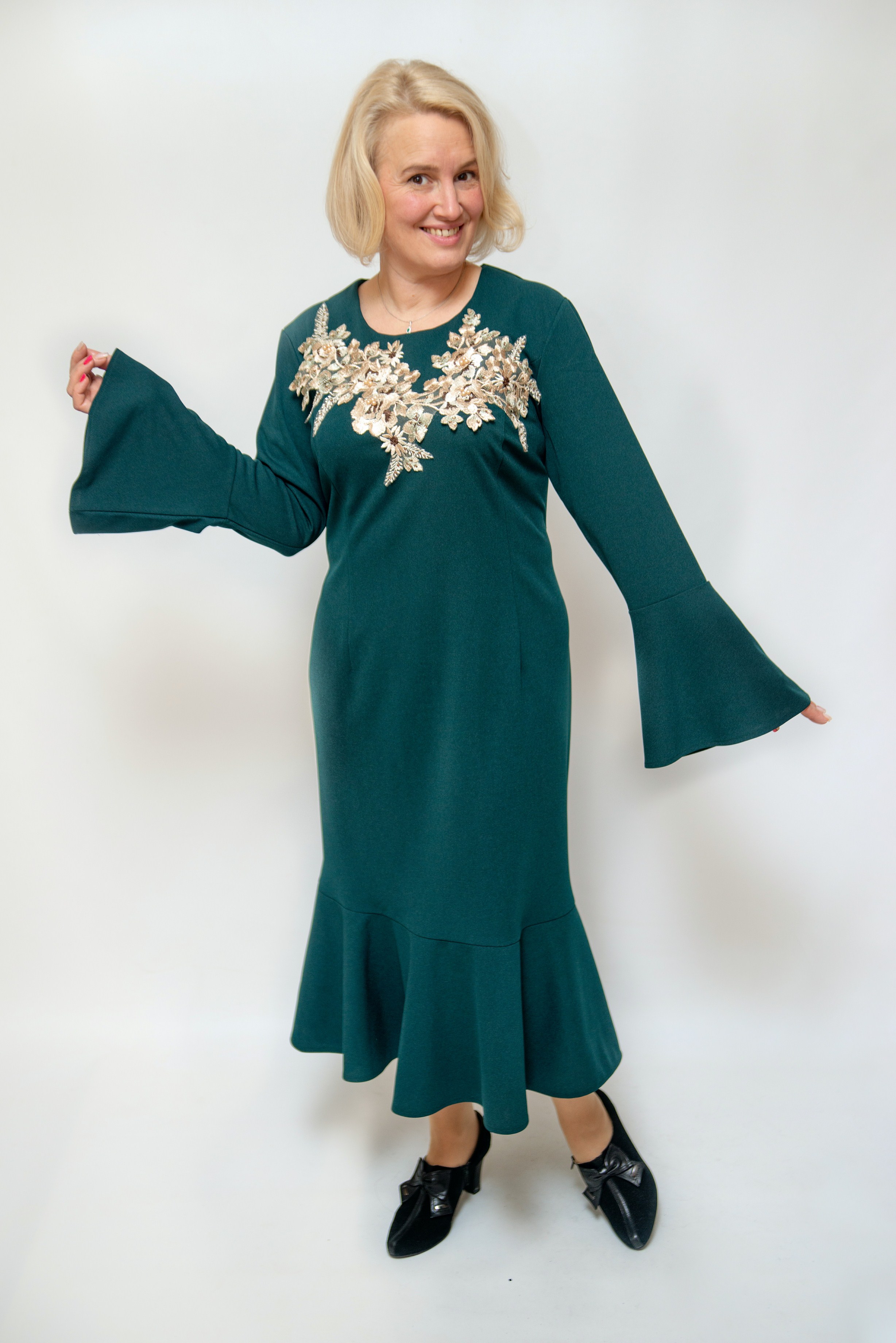 

Платье MORRELA 2437  Темно-зеленое, Платье MORRELA 2437 54 Темно-зеленое