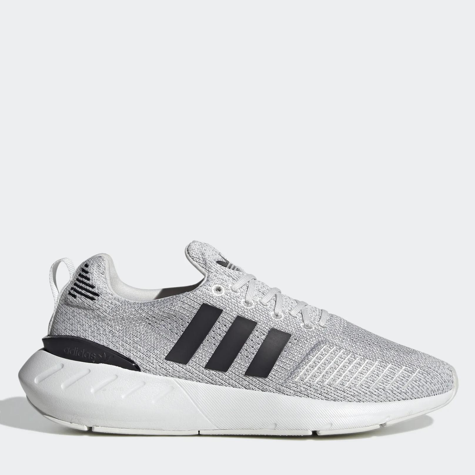 Акція на Жіночі кросівки для бігу Adidas Originals Swift Run 22 GV7969 40 (6.5UK) 25 см Сірі від Rozetka