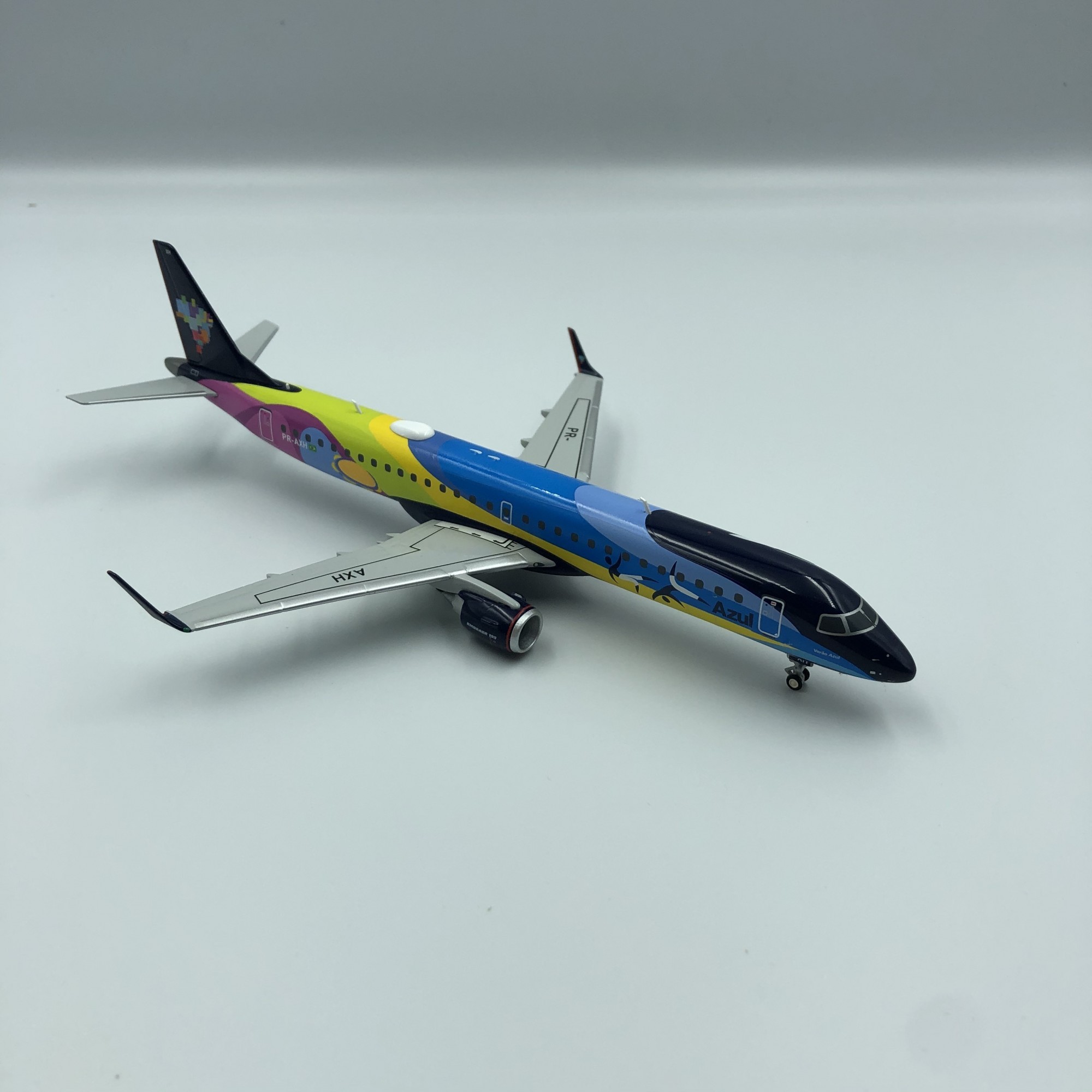 

Модель літака Embraer E195 Azul Verao
