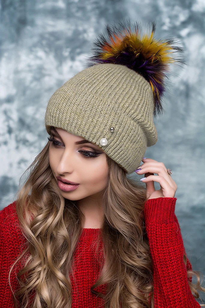 

Шапка женская Дискотека с цветным помпоном из енота 43420-31 (54-58 см) лен
