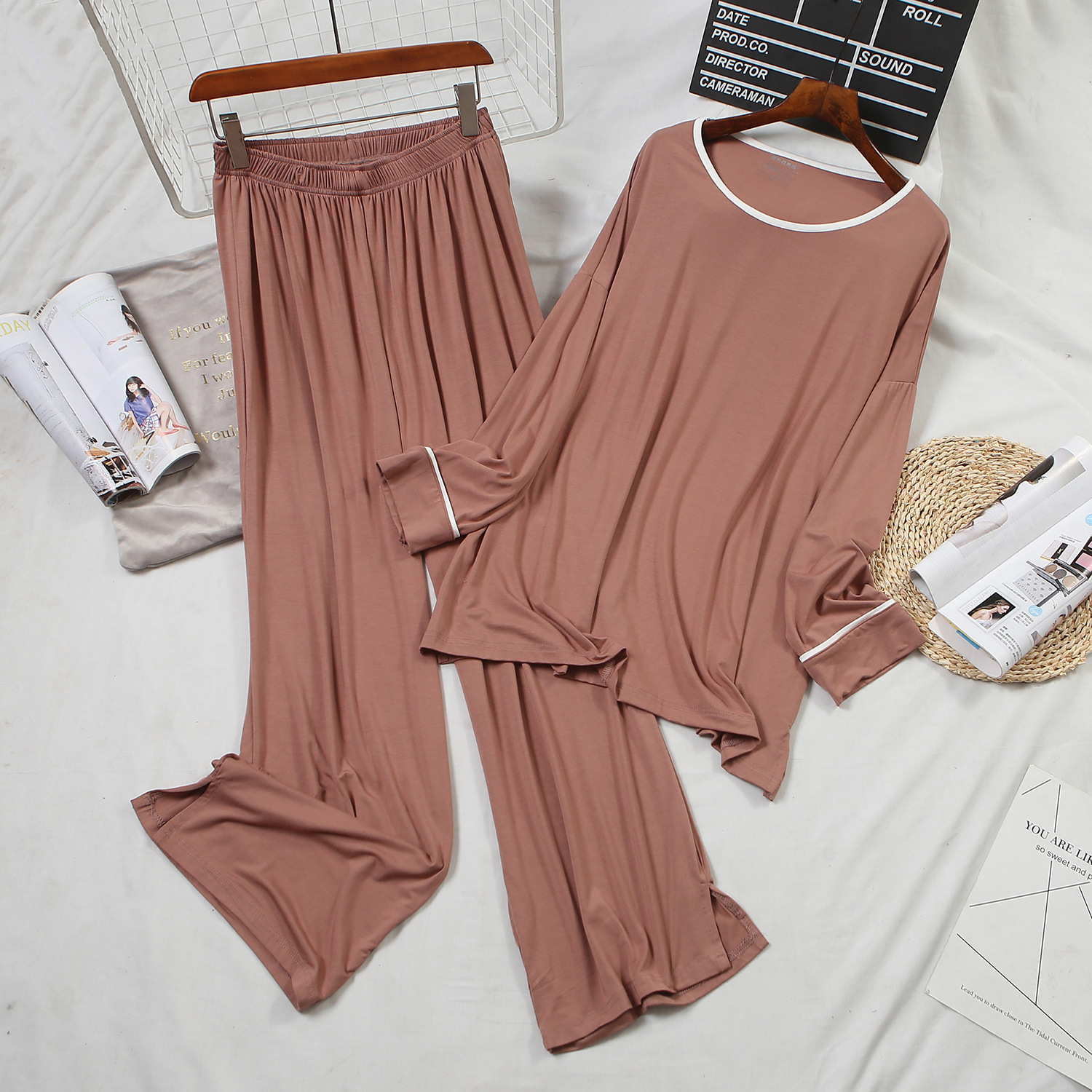 

Комплект домашний женский 2 в 1 Simplicity, бежевый Berni Fashion (One Size) Бежевый