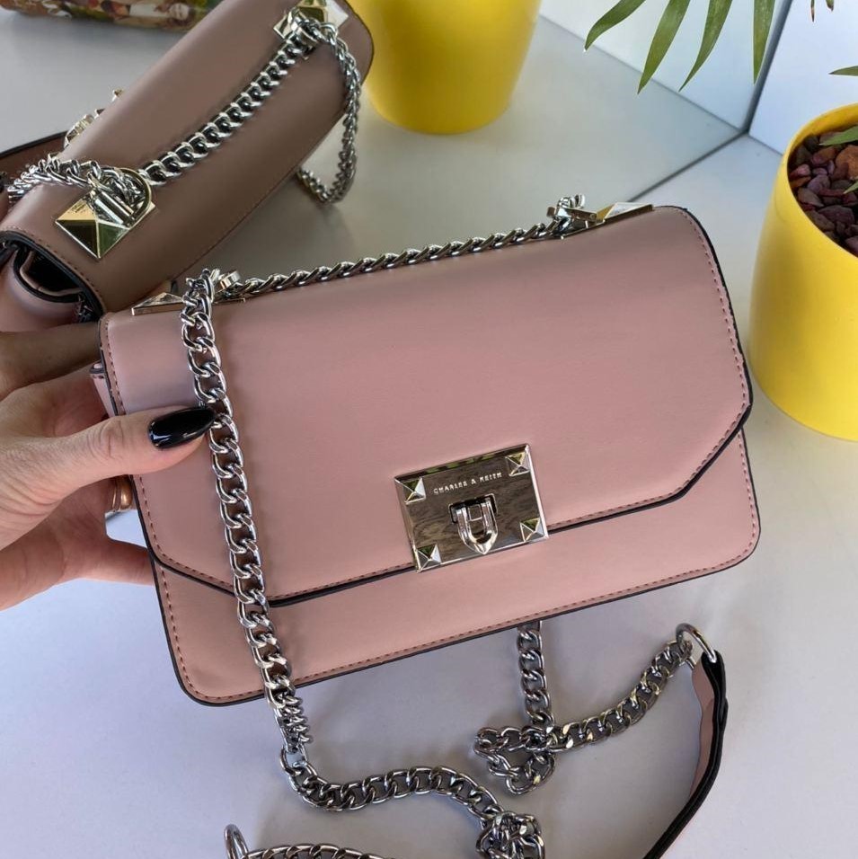 

Женский клатч на цепочках Charles & Keith Vogue пудра КЧК47