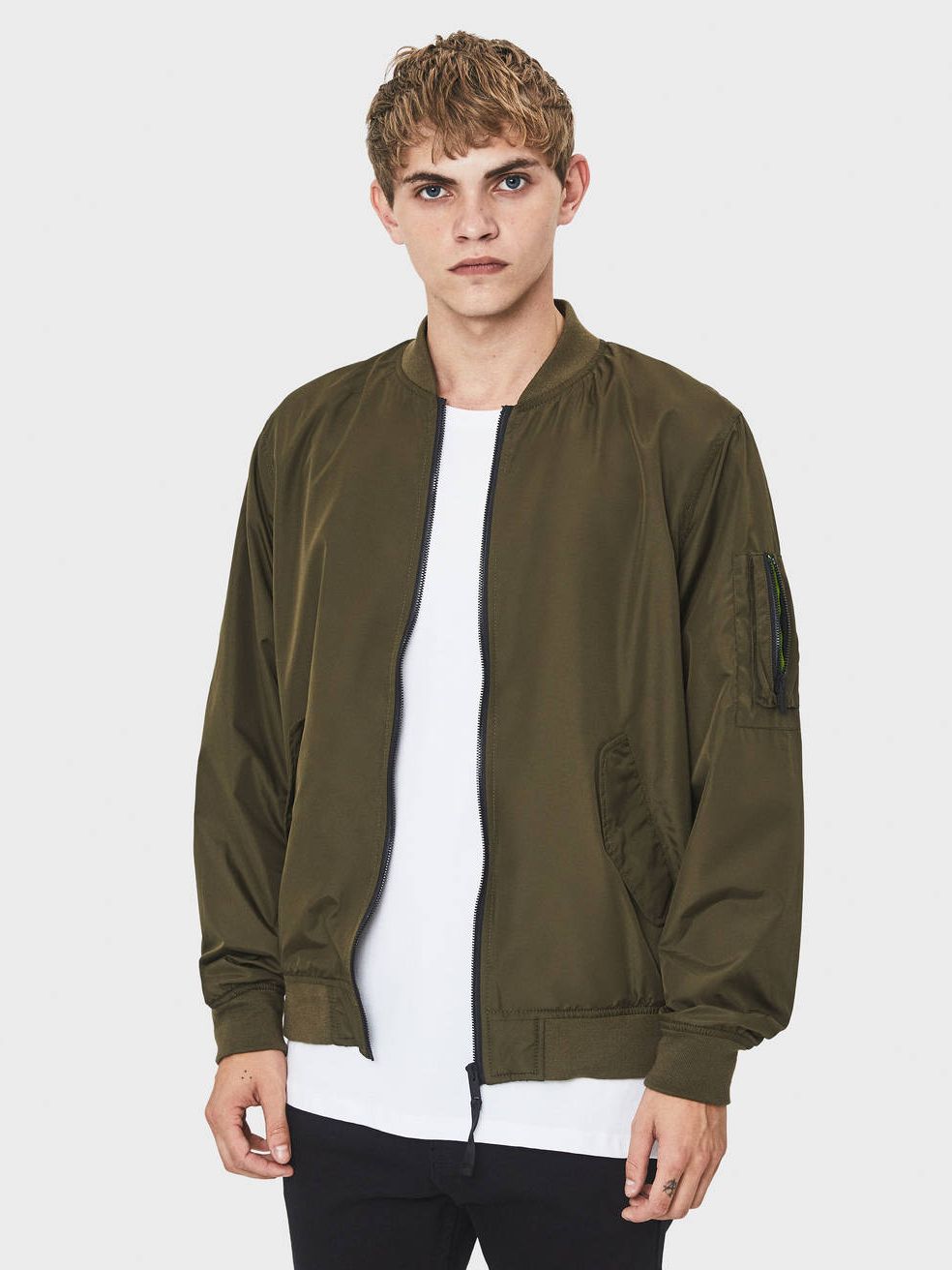 

Бомбер Bershka 6382-551-505 XS Хаки