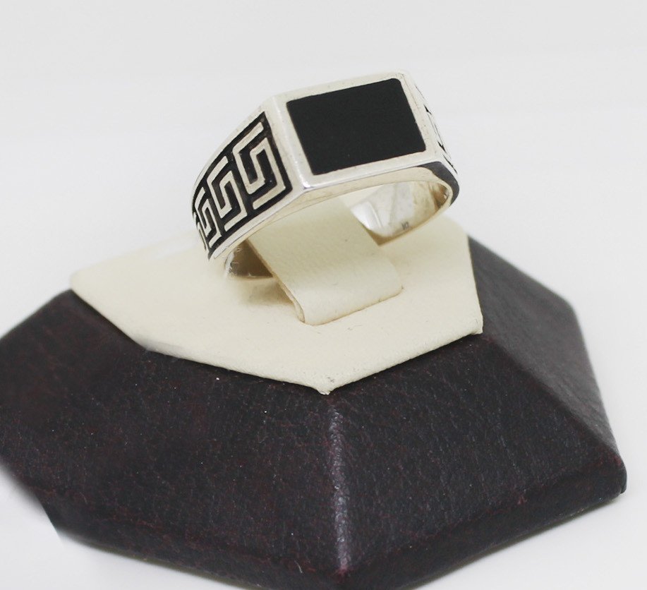 

Кольцо серебряное с агатом 20 6,24 г