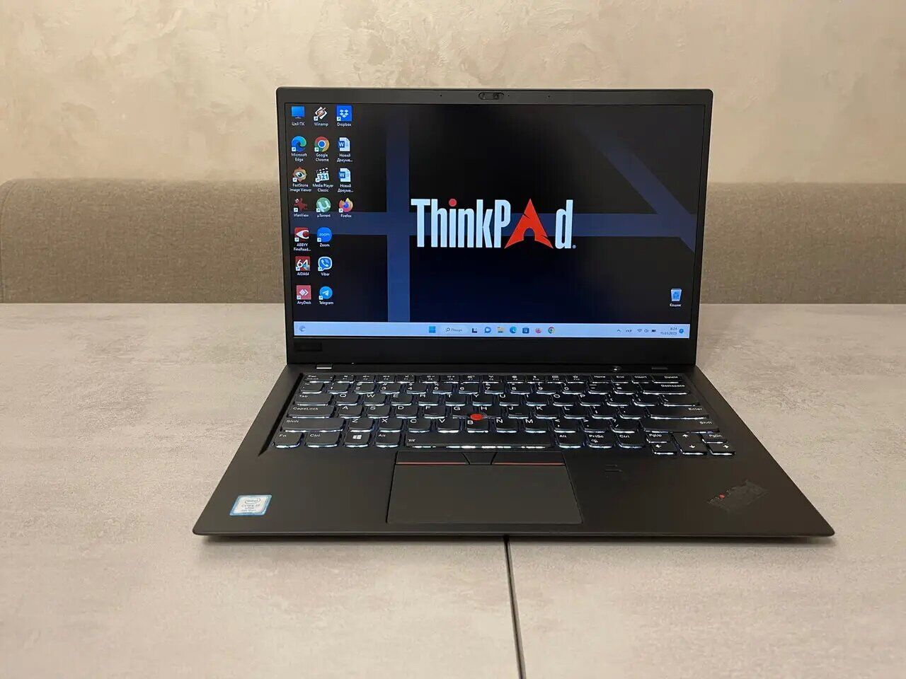 Ультрабук Lenovo ThinkPad X1 Carbon (6th Gen) / 14