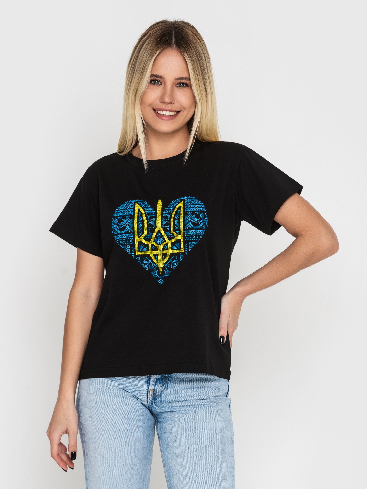 Женская футболка с вышивкой черная Narodnyy Butik Герб-сердце 50 от ...