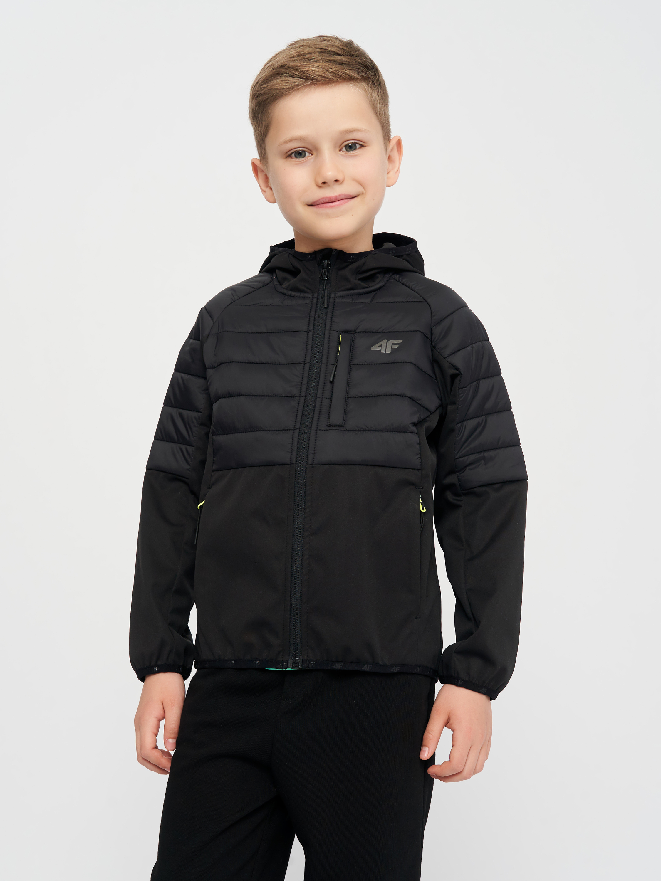 Акция на Дитяча демісезонна стьобана куртка для хлопчика 4F 4FJSS23TTJAM072-20S 128 см Чорна от Rozetka