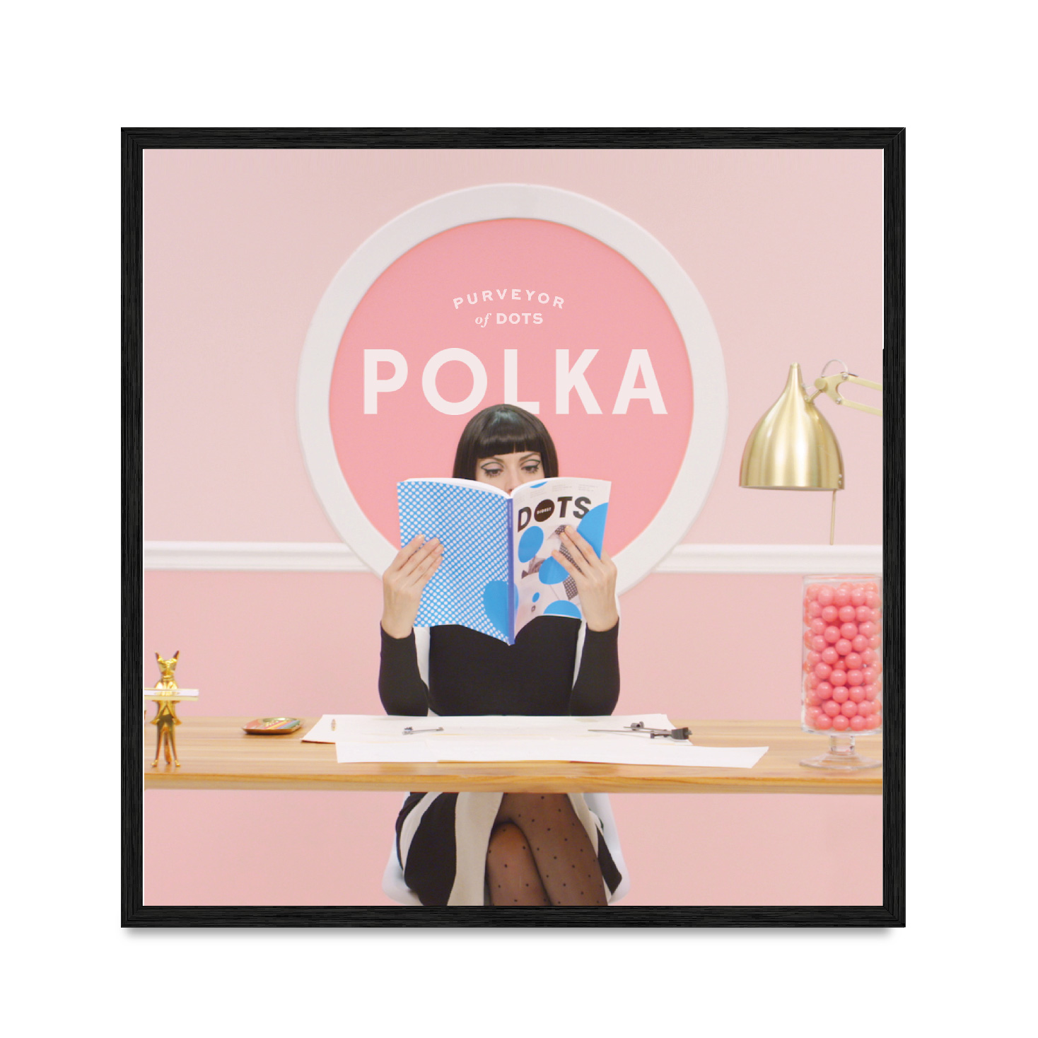 

Постер "Polka" с антибликовым стеклом 60 x 60 см в чёрной рамке