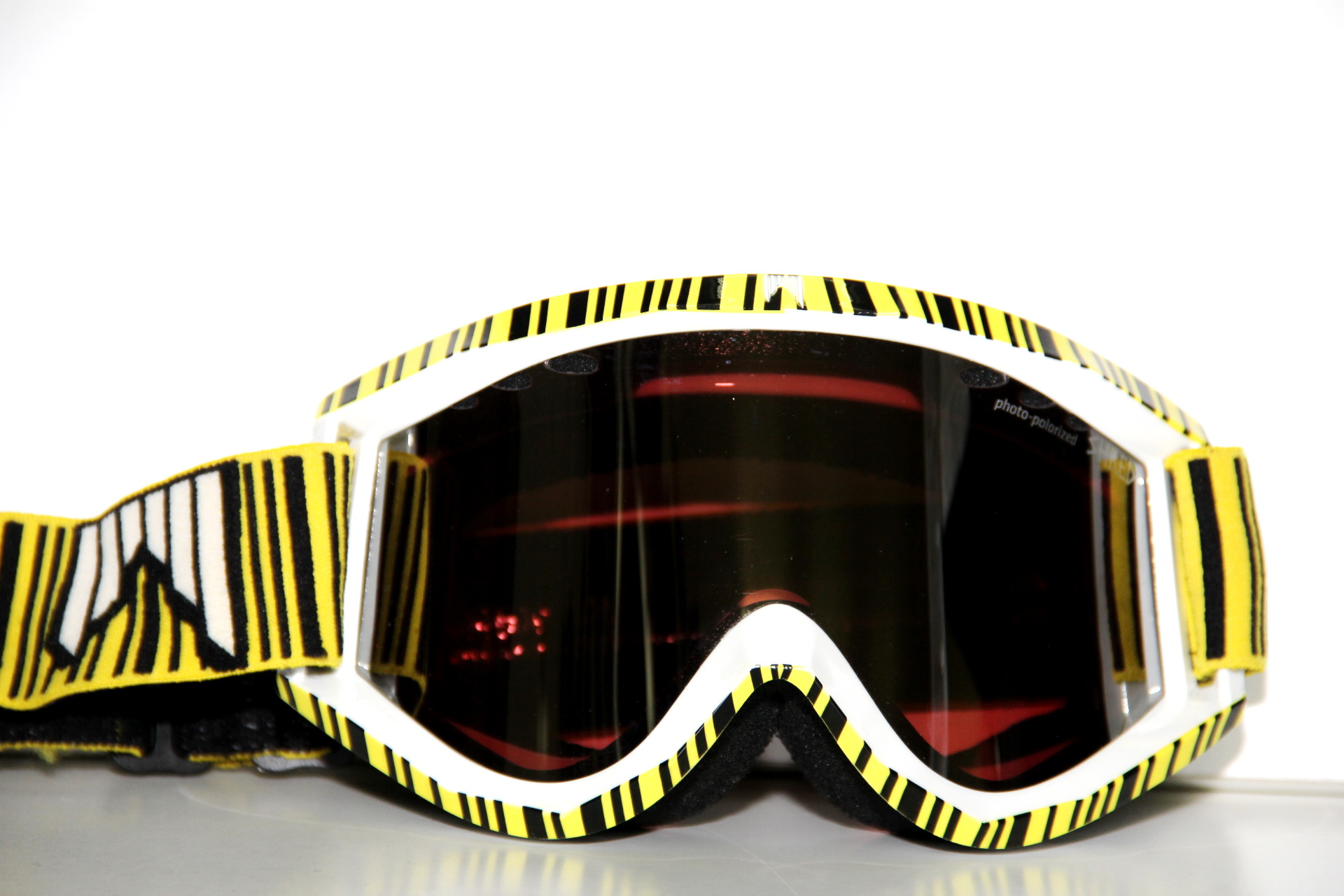 

Маска горнолыжная Shred Yellow black Lines