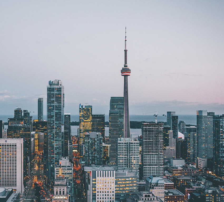 

Фотообои флизелиновые DeCors Торонто 300x270 см 3 сегмента (121068ф)