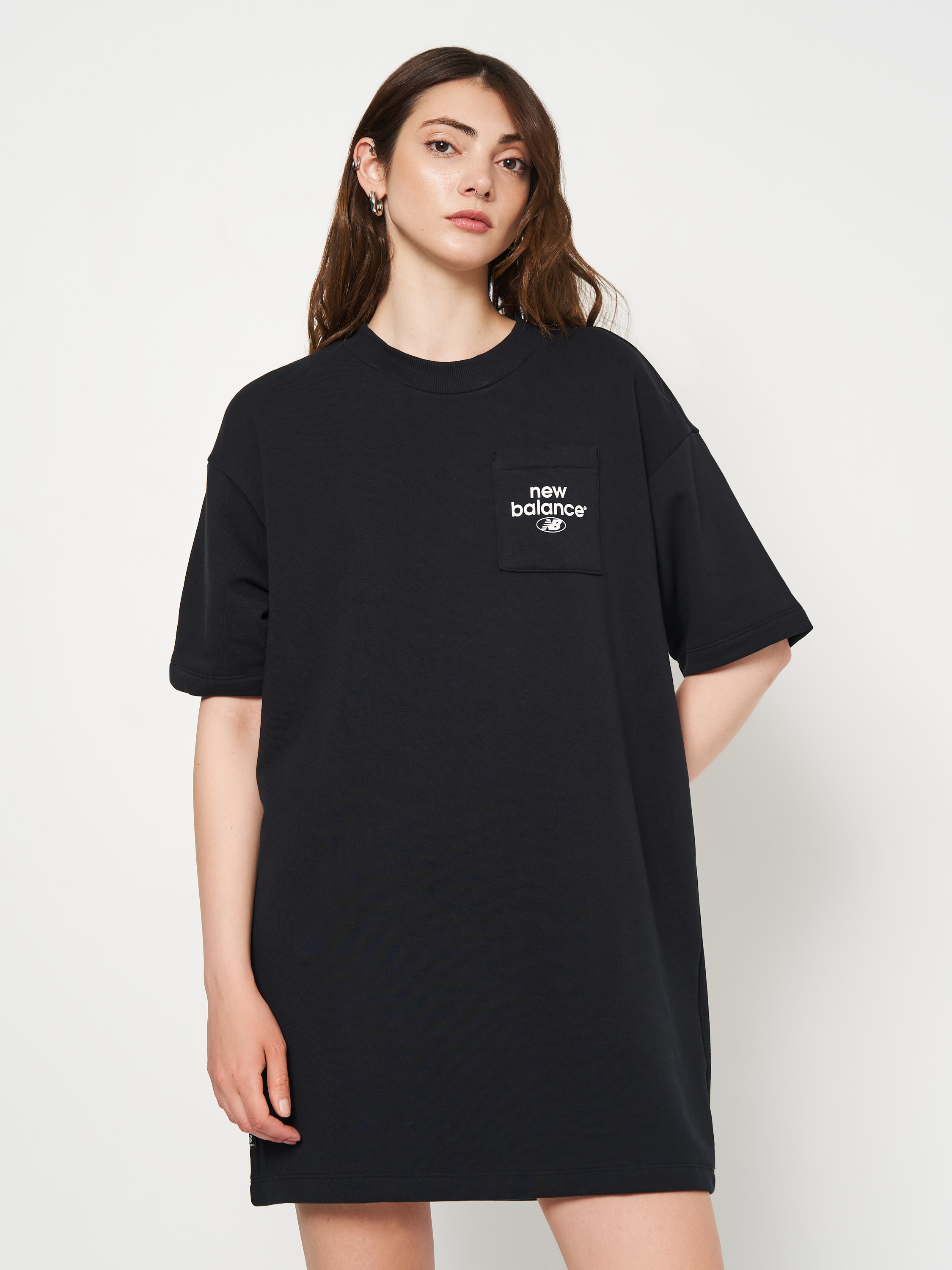 Акція на Сукня-футболка міні літня жіноча New Balance Essentials Stacked Logo WD31501BK XL Чорна від Rozetka