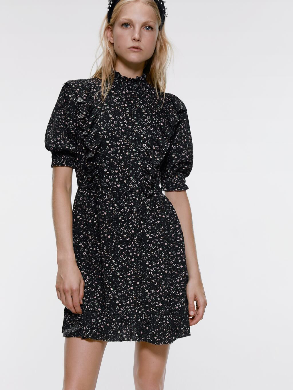 

Платье Zara 04215903800 M Принт