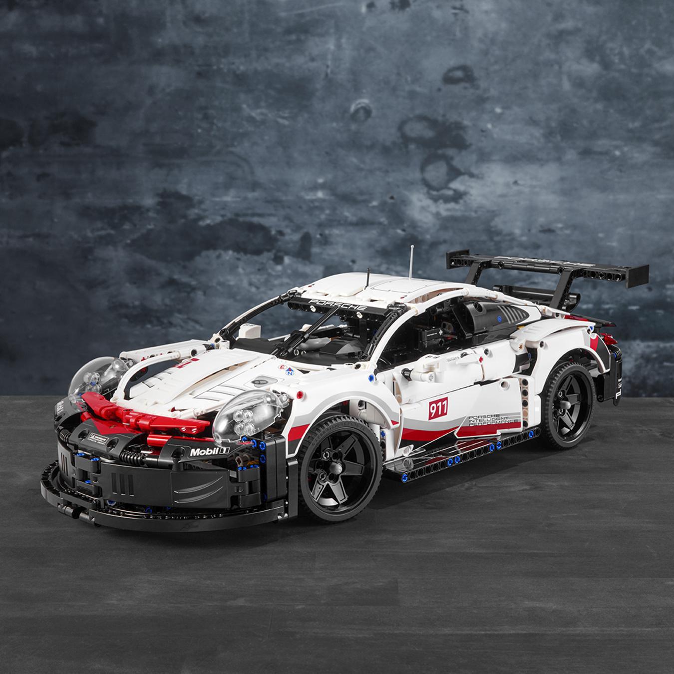 Конструктор LEGO TECHNIC Porsche 911 RSR 1580 деталей (42096