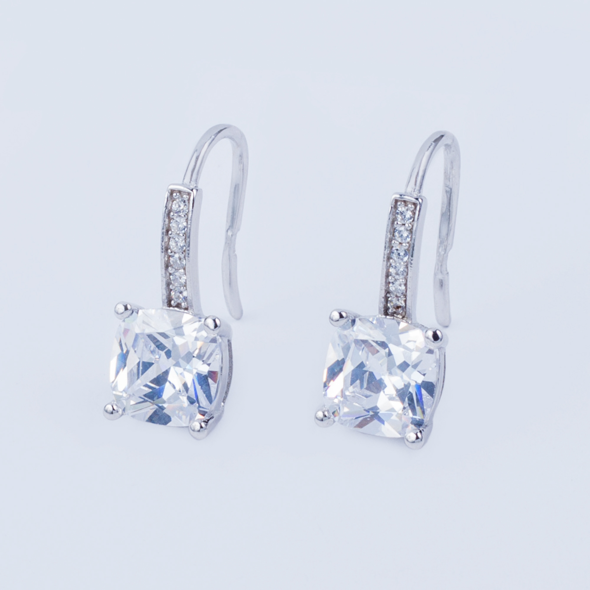 

Сережки TOP Silver 4,25 г 520077б
