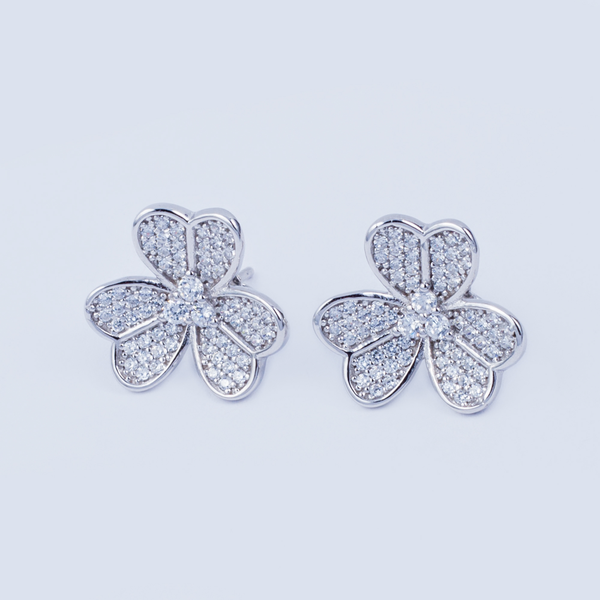 

Сережки TOP Silver 4,00 г 520084б
