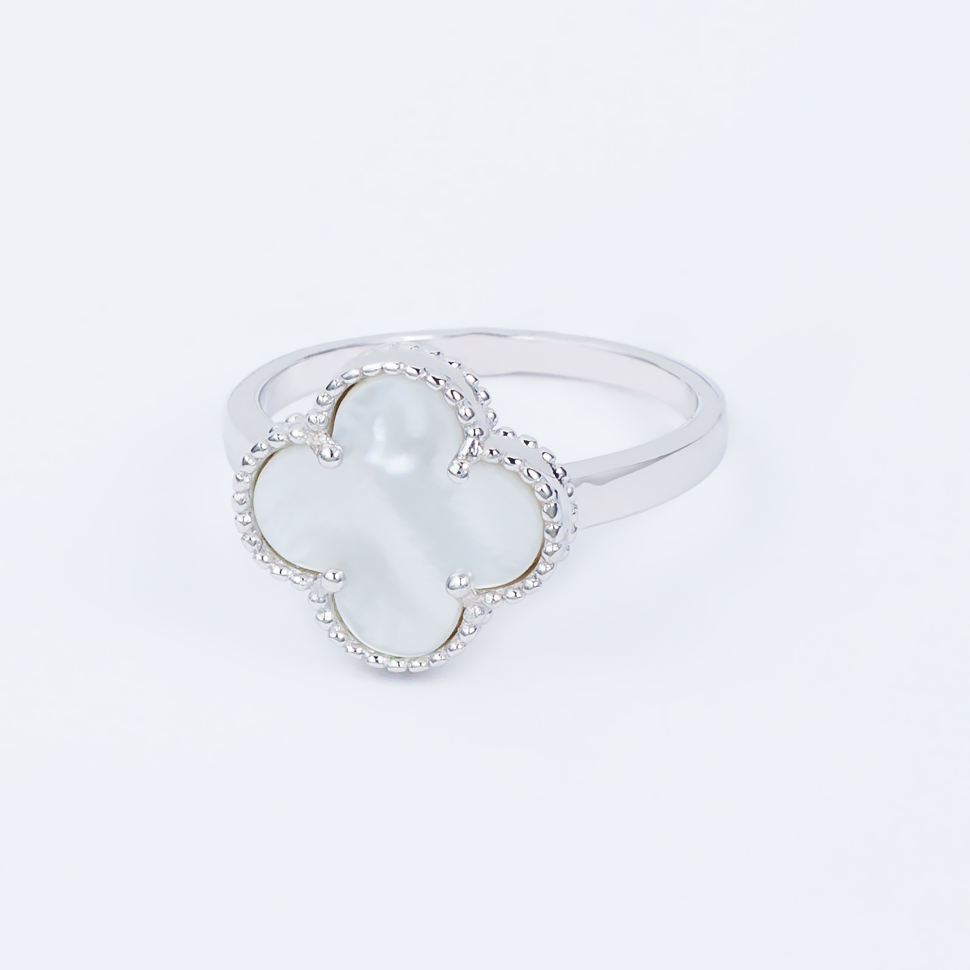 

Каблучка TOP Silver размер 18,0 4,09 г 9510087б