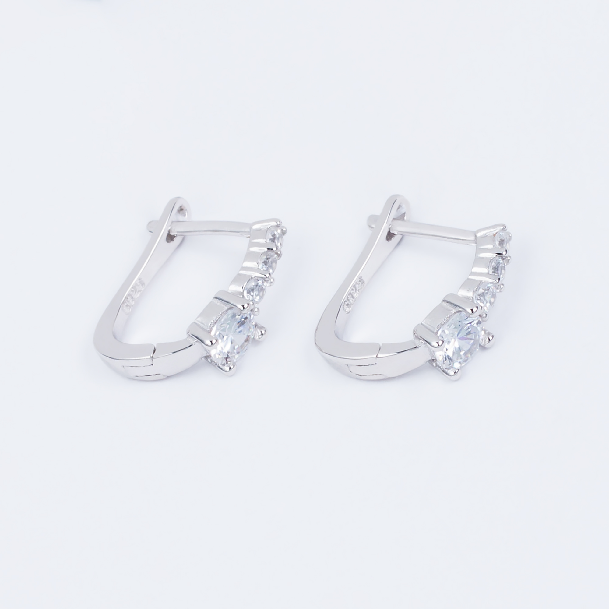 

Сережки TOP Silver 2,20 г 520352б