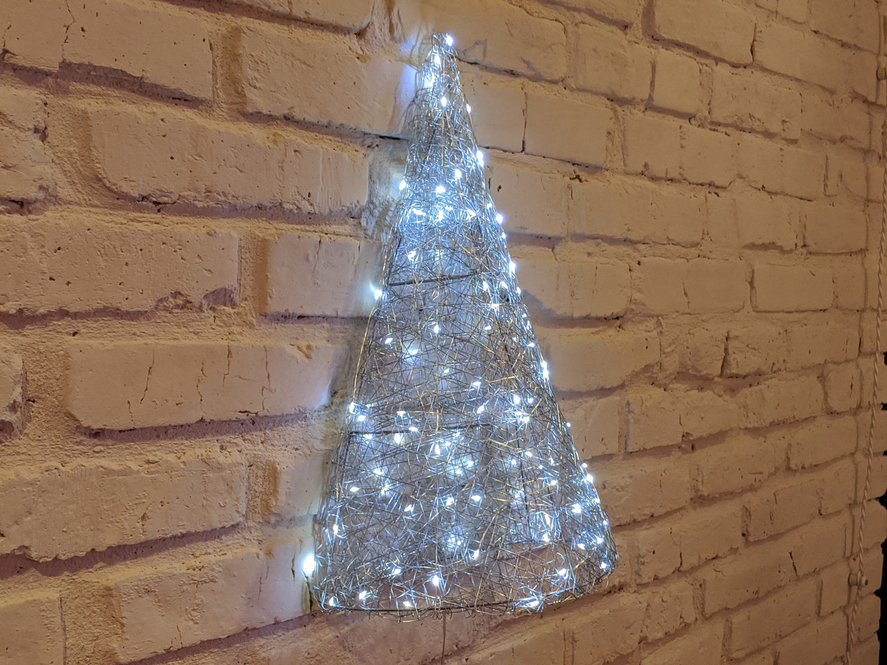 

Елка металлическая с гирляндой, железная, лофт, loft, питание от USB, 100 LED, 38 см., настенная 3441