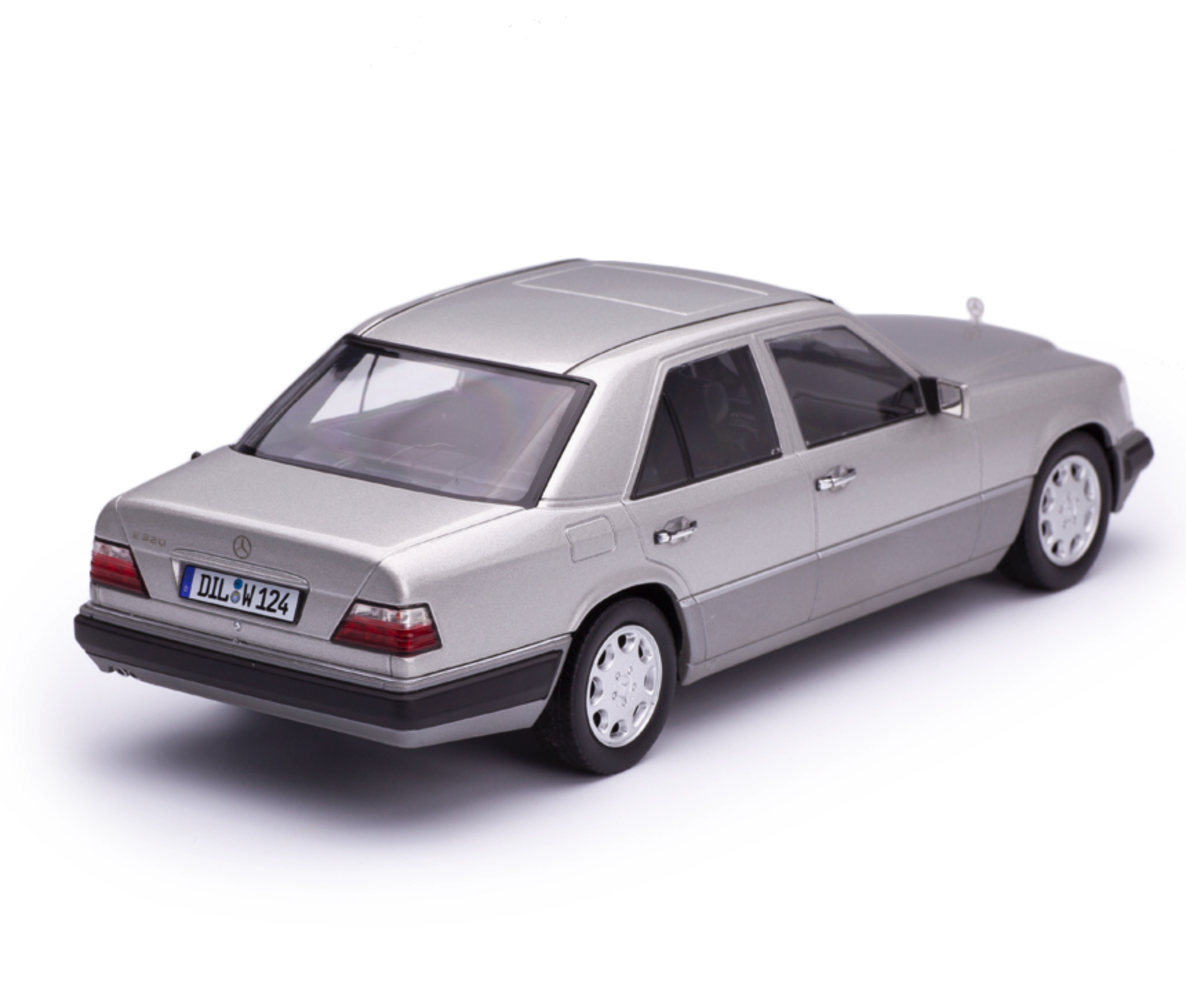 Модель автомобіля Mercedes-Benz E-Class (W124) E320 Limousine Astral Silver  by iScale, Scale 1:18 – фото, отзывы, характеристики в интернет-магазине  ROZETKA от продавца: Moby-teile | Купить в Украине: Киеве, Харькове,  Днепре, Одессе, Запорожье,