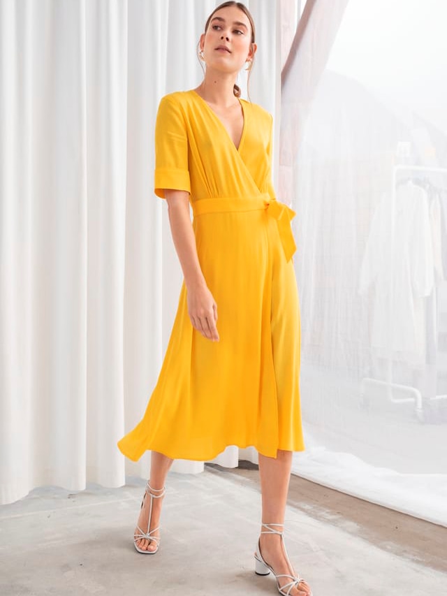 Акція на Сукня на запах міді літня жіноча H&M FL0493460 36 Жовта від Rozetka