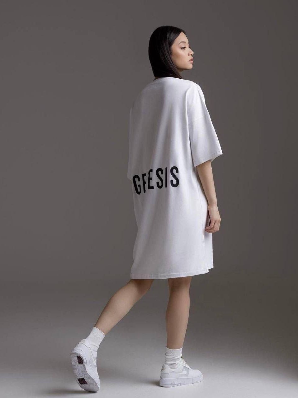 Акція на Сукня-футболка міді осіння жіноча Vizavi "Genesis" 00100/1 44-46 Біла від Rozetka