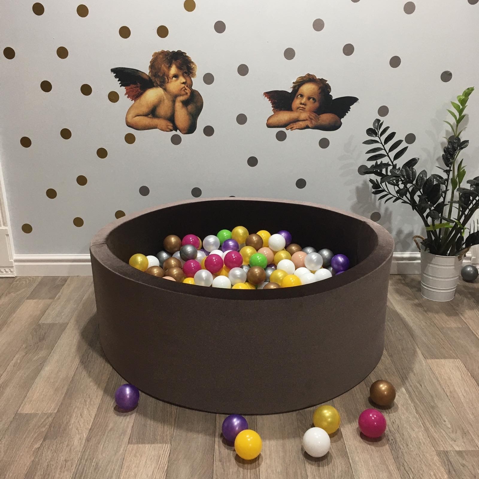 

Сухой бассейн Maikinbaby круг 130х40х6 см и 400 шт шаров Бархат Пудра (арт.М130-150)