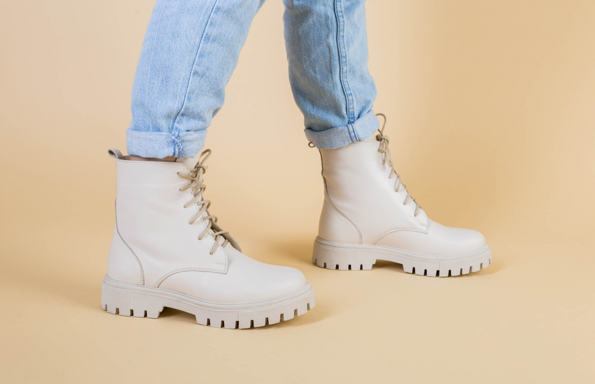 

Ботинки кожаные на шнурках демисезонные LuxuryShoes 6700-2д/37 Бежевые