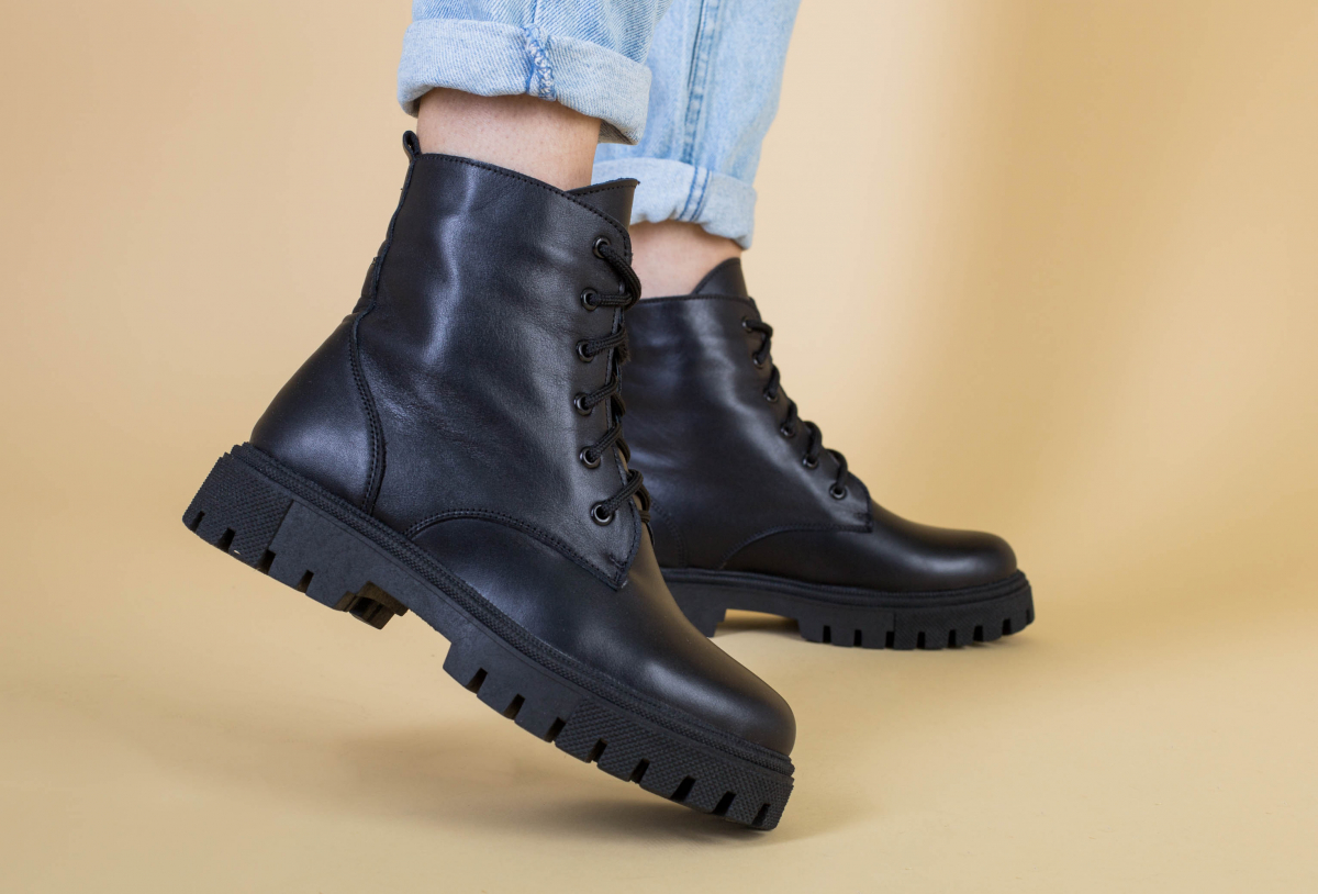 

Ботинки зимние кожаные на шнурках LuxuryShoes 6700-1з/37 (24 см) Черные