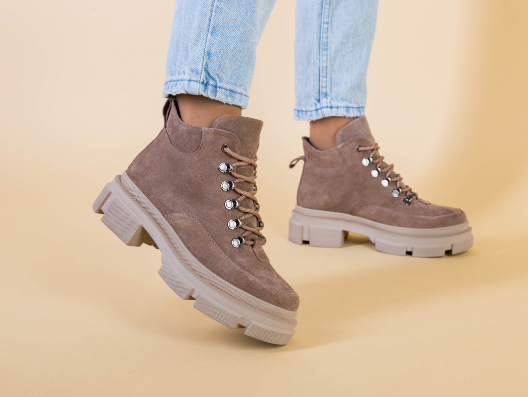 

Женские замшевые ботинки на шнурках LuxuryShoes 6647д/40 Латте