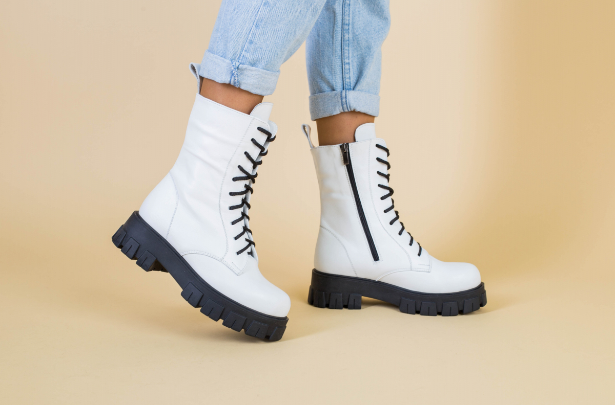

Ботинки женские кожаные на шнурках и с замком, зимние LuxuryShoes 5543-1з/38 Белые