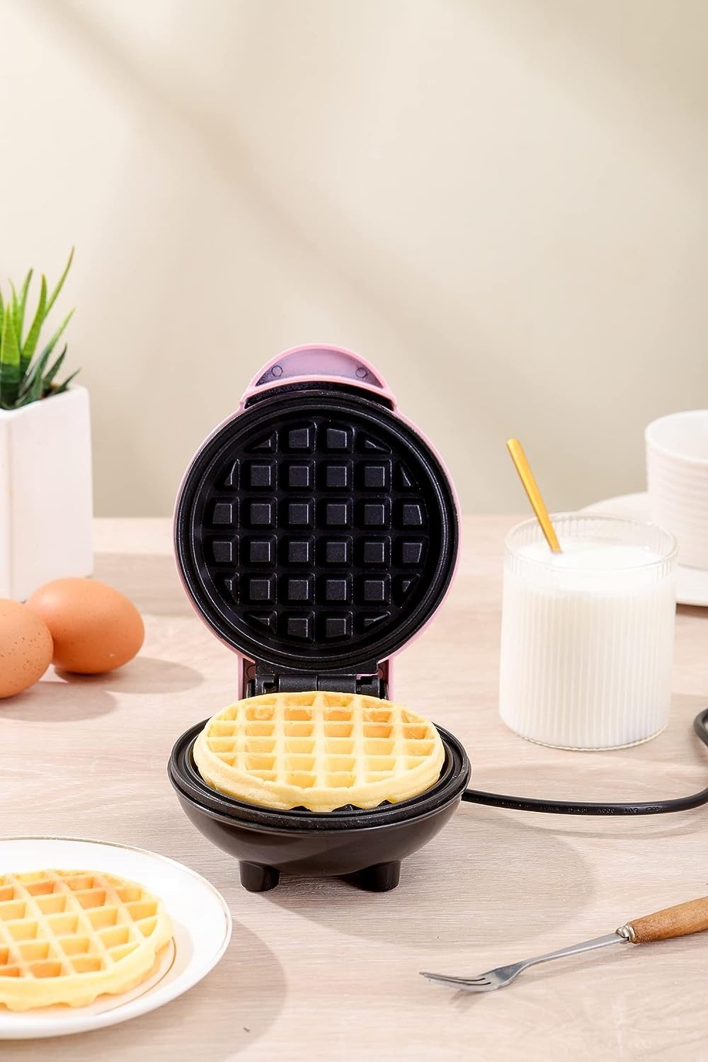 Стильная и портативная, электрическая мини - вафельница Waffle Maker с  антипригарным покрытием, розовая (SKU-5143) -COPY- – фото, отзывы,  характеристики в интернет-магазине ROZETKA от продавца: UrbanDreams |  Купить в Украине: Киеве, Харькове, Днепре,