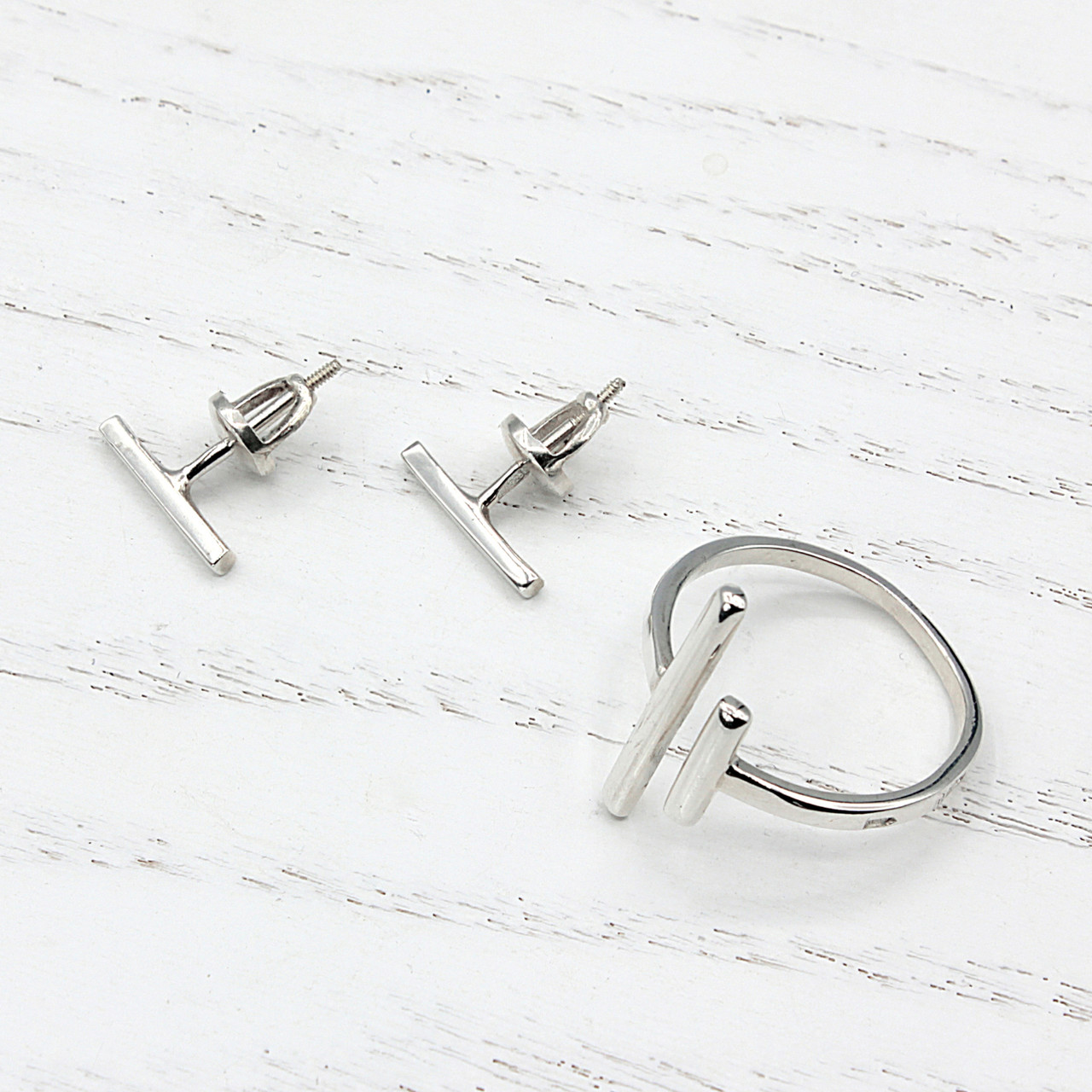 

Серебряное кольцо и серьги Чара 18,5 р
