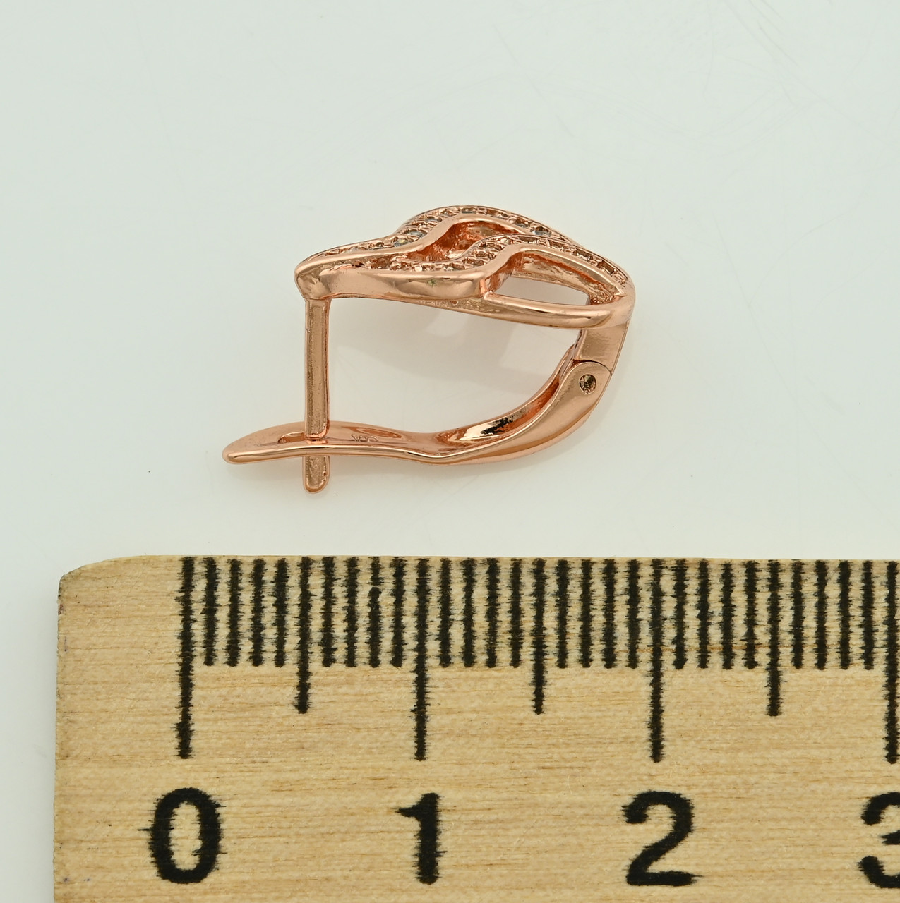 

Серьги Xuping 27734 размер 15х9 мм вес 2.4 г белые фианиты позолота РО