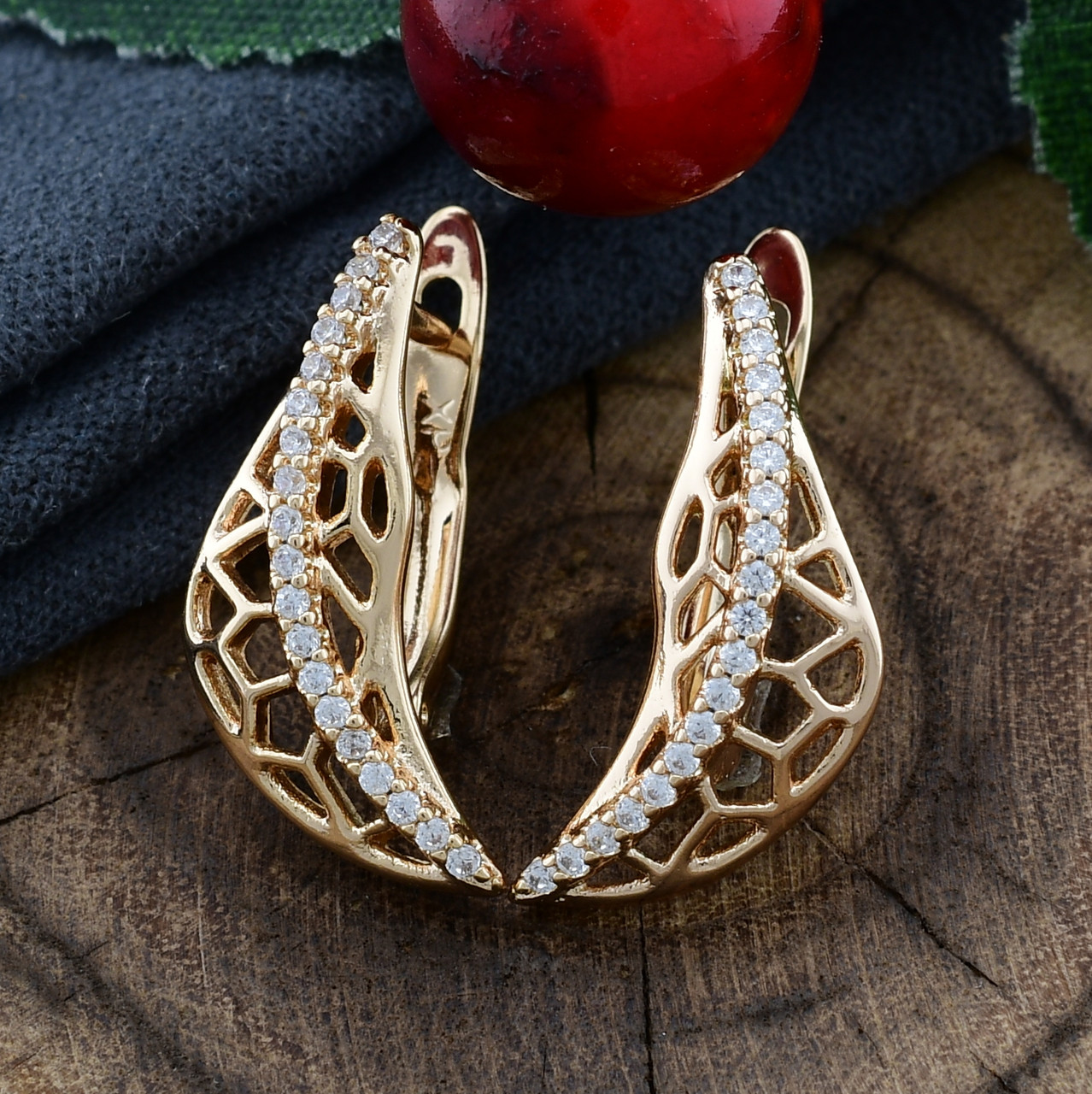

Серьги Xuping 26314 размер 20х10 мм белые фианиты вес 2.4 г позолота 18К
