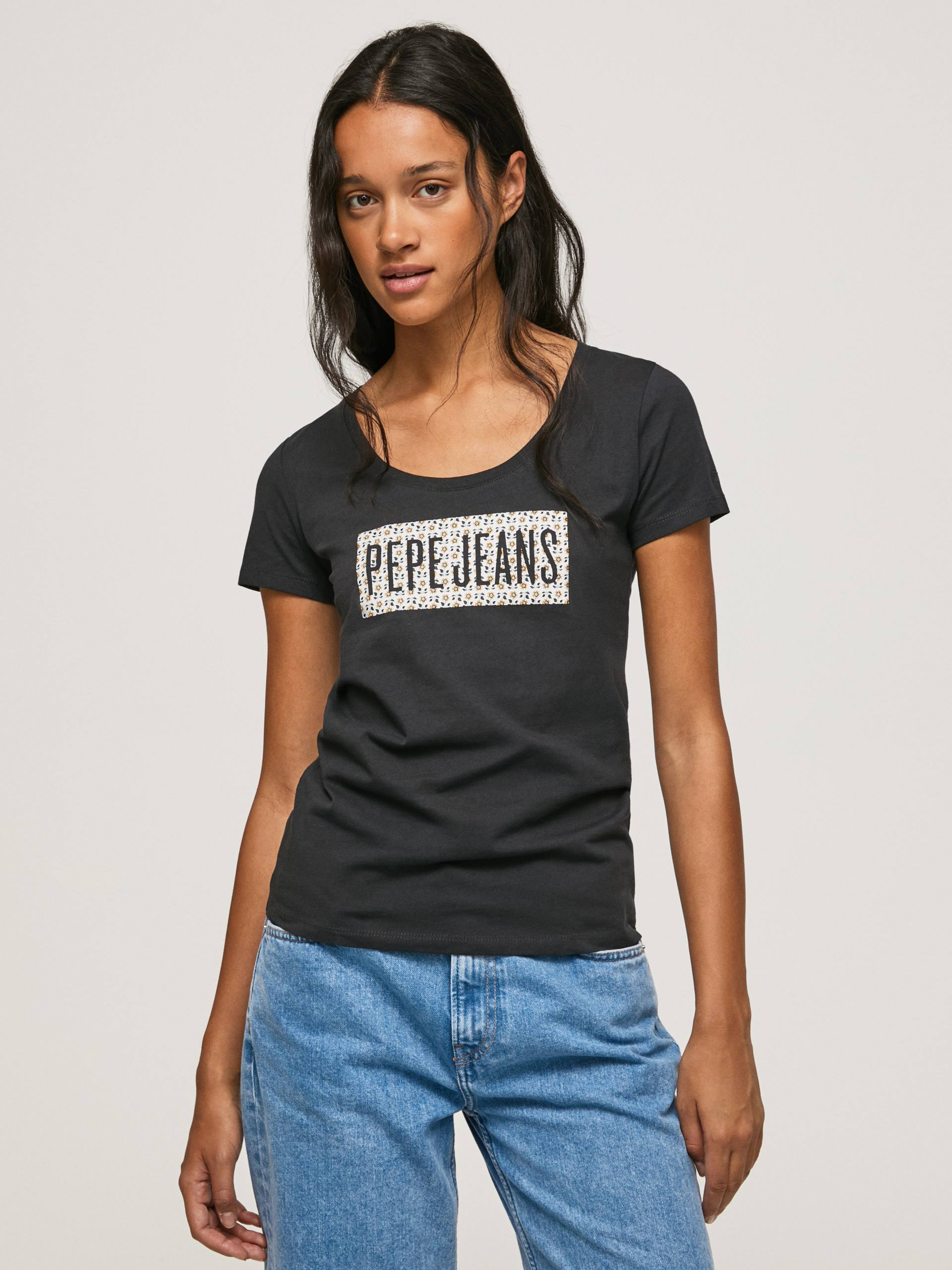 Акція на Футболка жіноча Pepe Jeans 332984294 XS Чорна від Rozetka