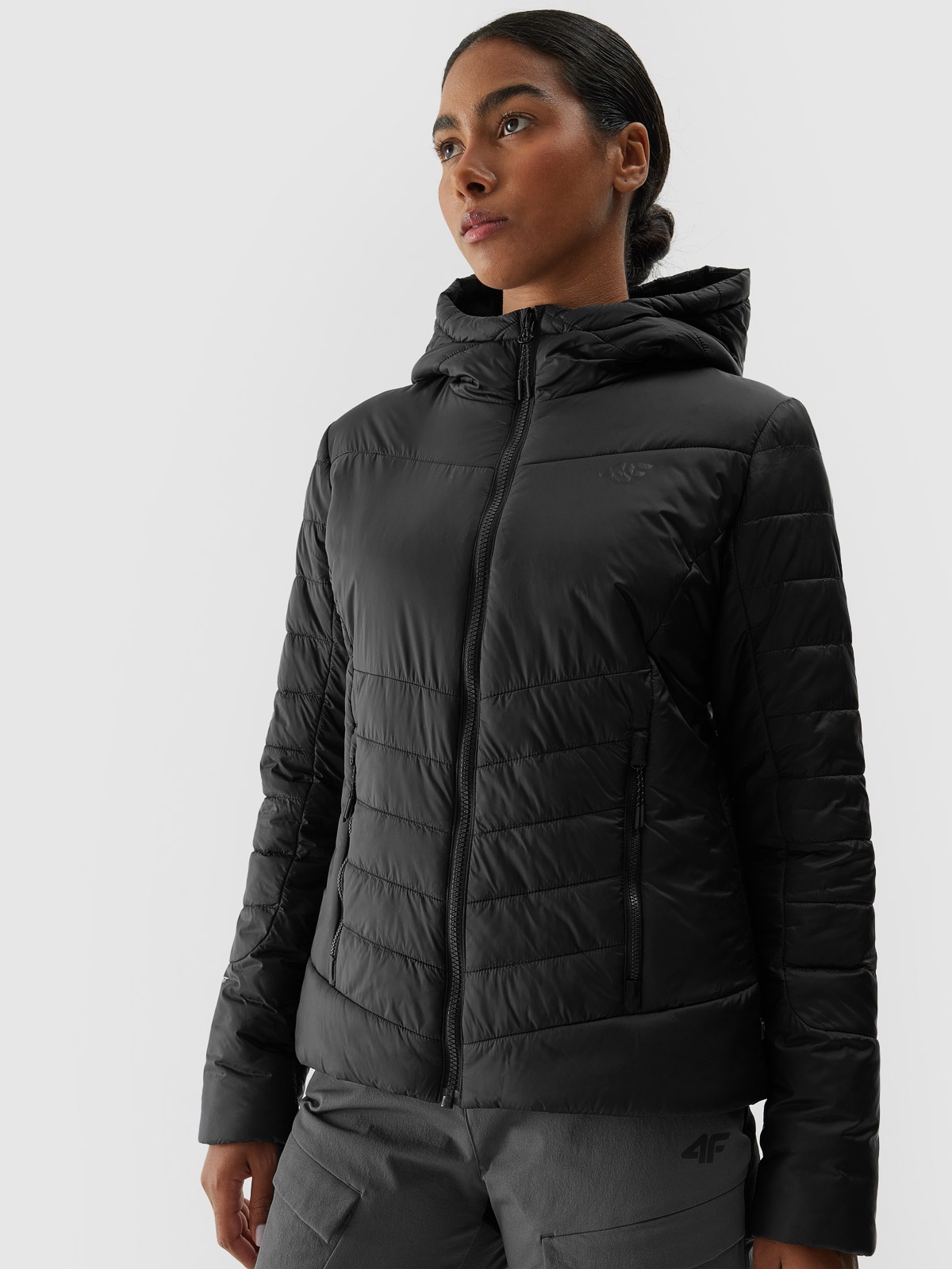 Акция на Куртка демісезонна коротка з капюшоном жіноча 4F Down Jacket F279 4FAW23TDJAF279-20S S Чорна от Rozetka