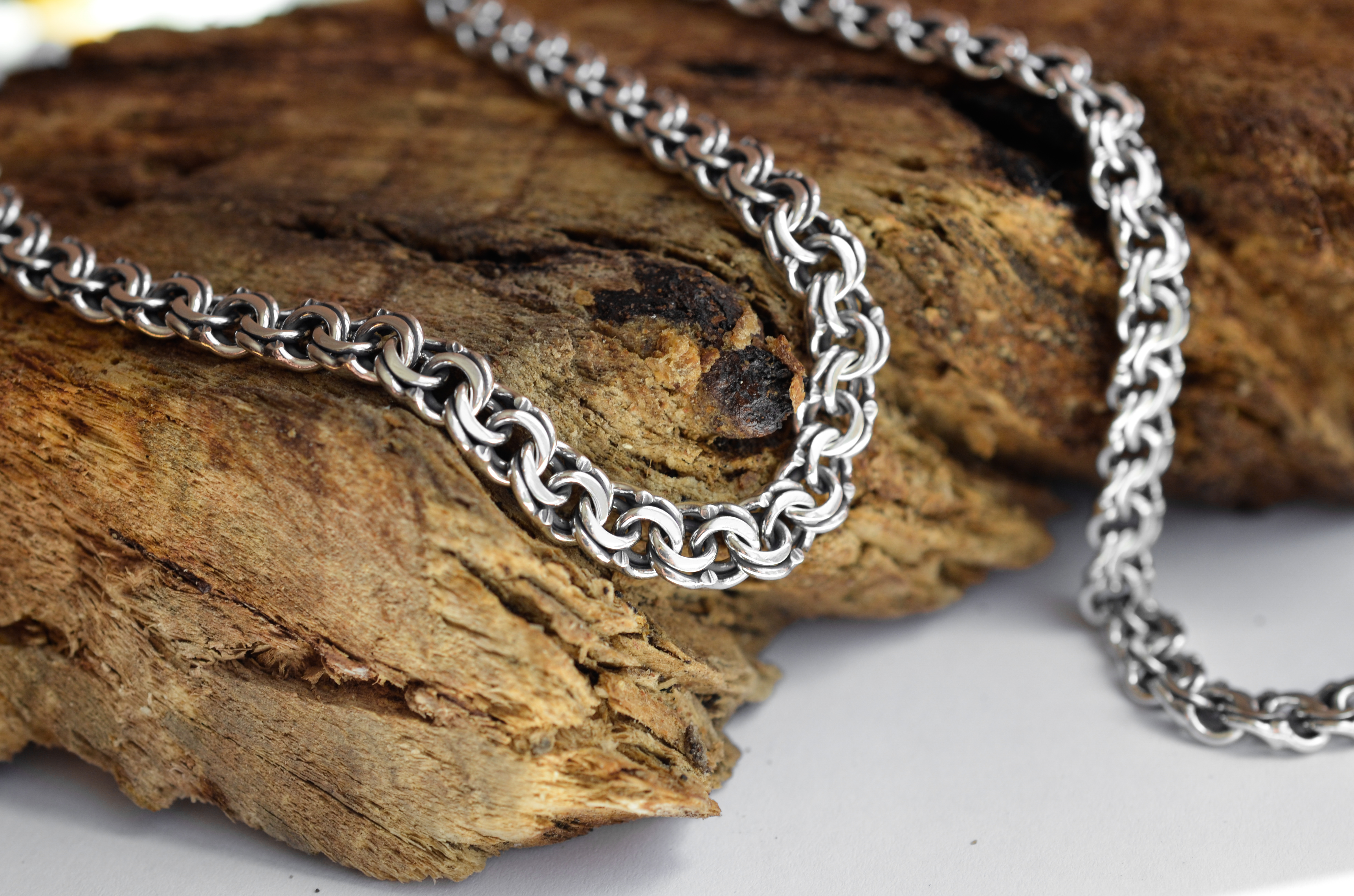 

Серебряная цепочка Meridian 925 пробы плоский бисмарк в чернении 45 размер 25103450