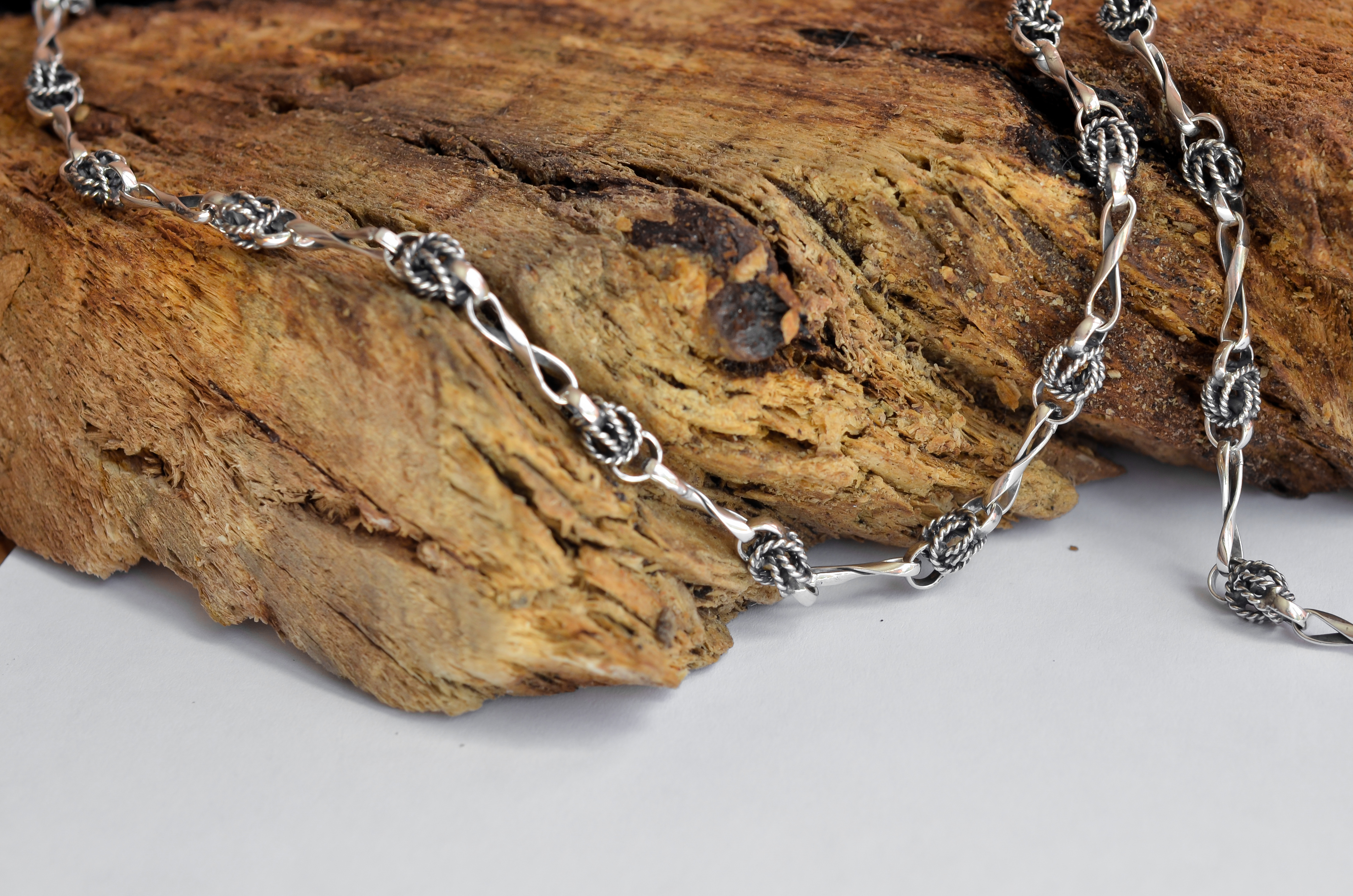 

Женская серебряная цепочка Meridian 925 пробы плетение "Орех на восьмерке" в чернении 60 размер 25108600