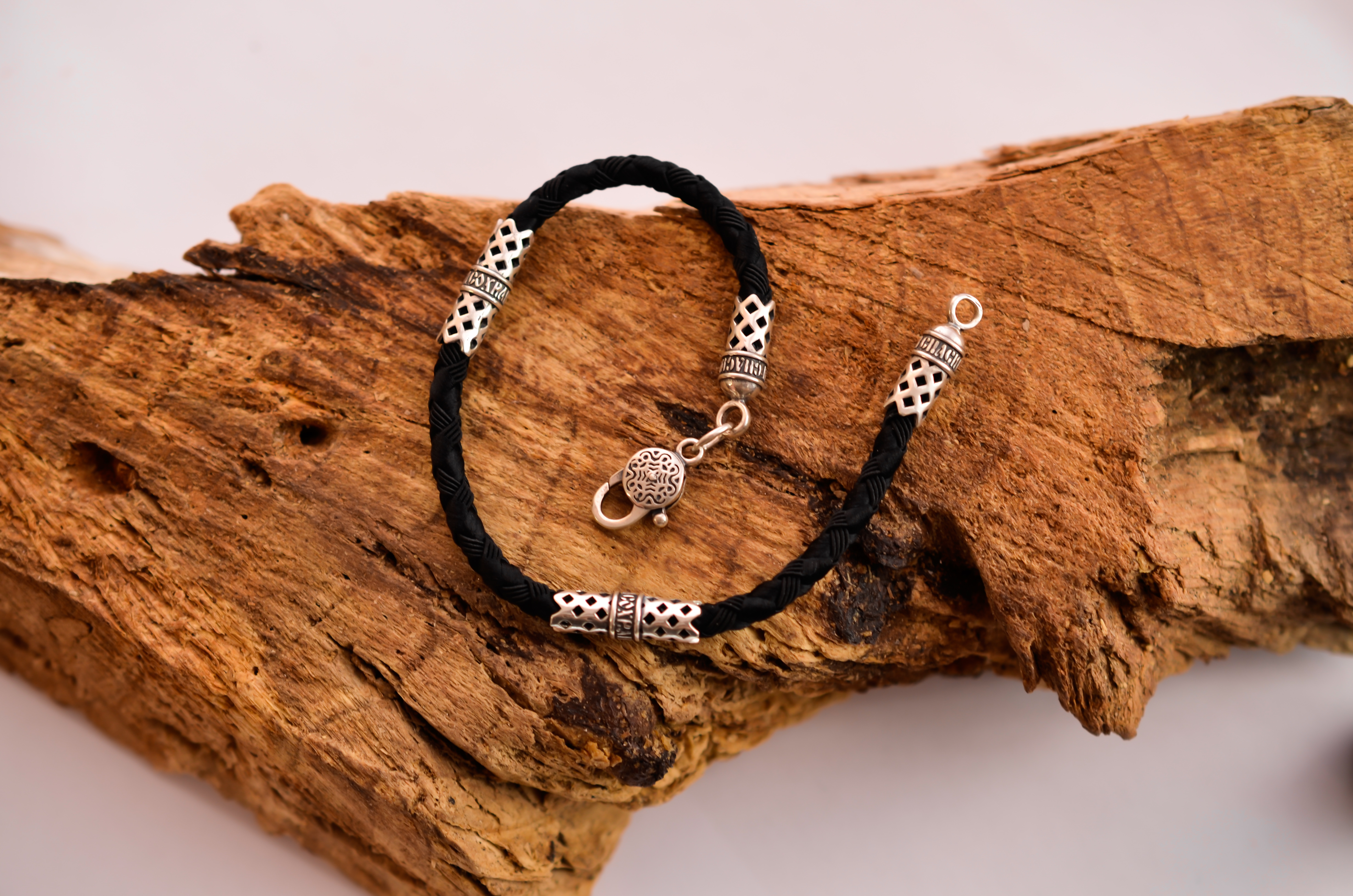 

Шелковый браслет с серебряными вставками и окончаниями Meridian 925 пробы 23 размер 426/4с23