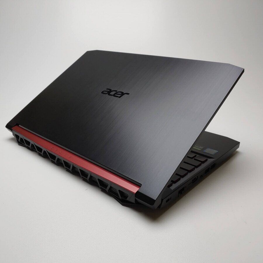 Игровой ноутбук Acer Nitro 5 AN515-54 / 15.6