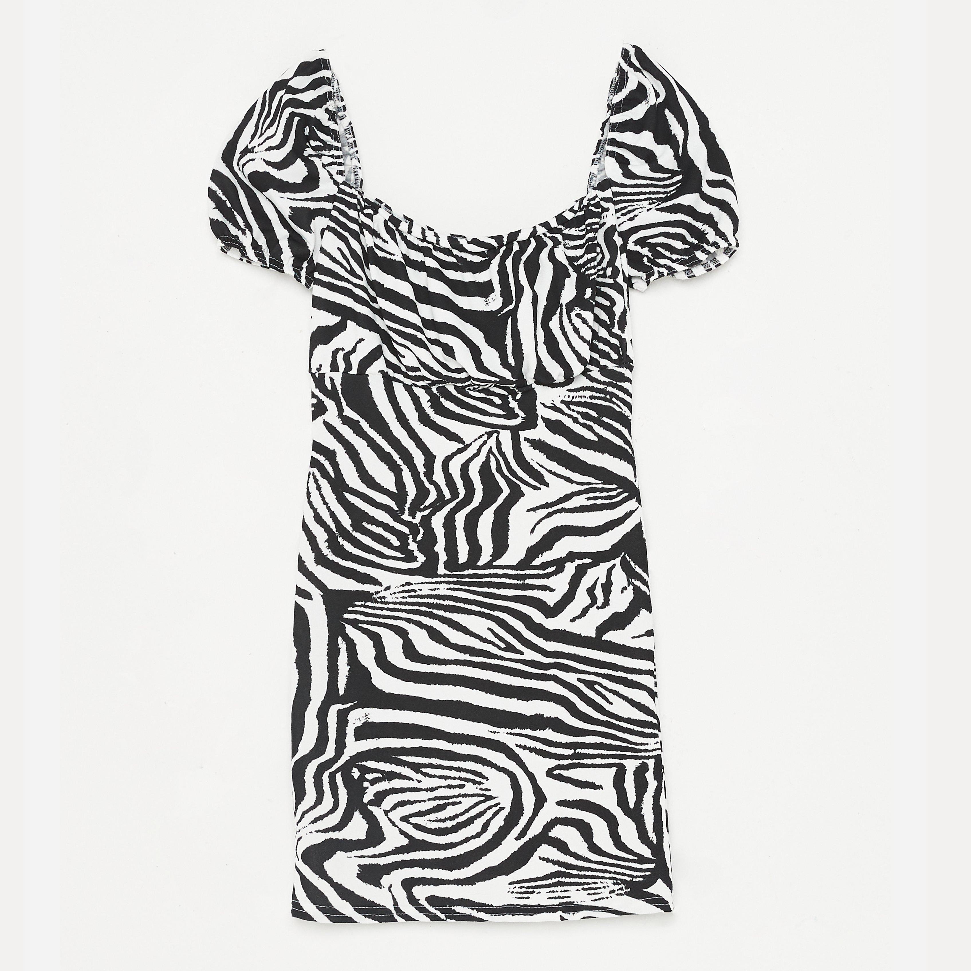 Акція на Сукня-футболка міні літнє жіноче Missguided D1004615 38 Чорна з білим від Rozetka