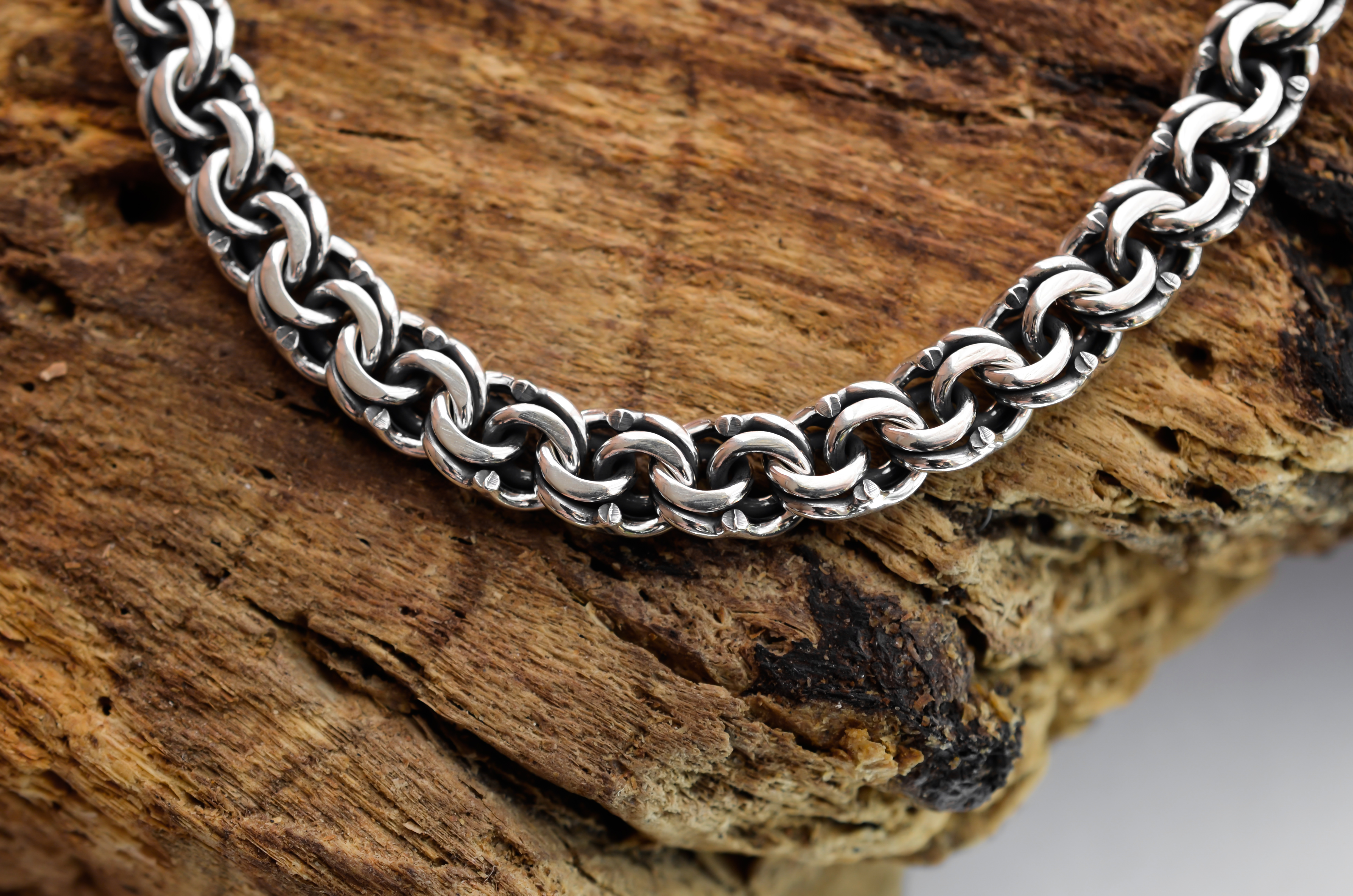 

Мужской серебряный браслет Meridian 925 пробы плоский бисмарк в чернении 20 размер 2410320