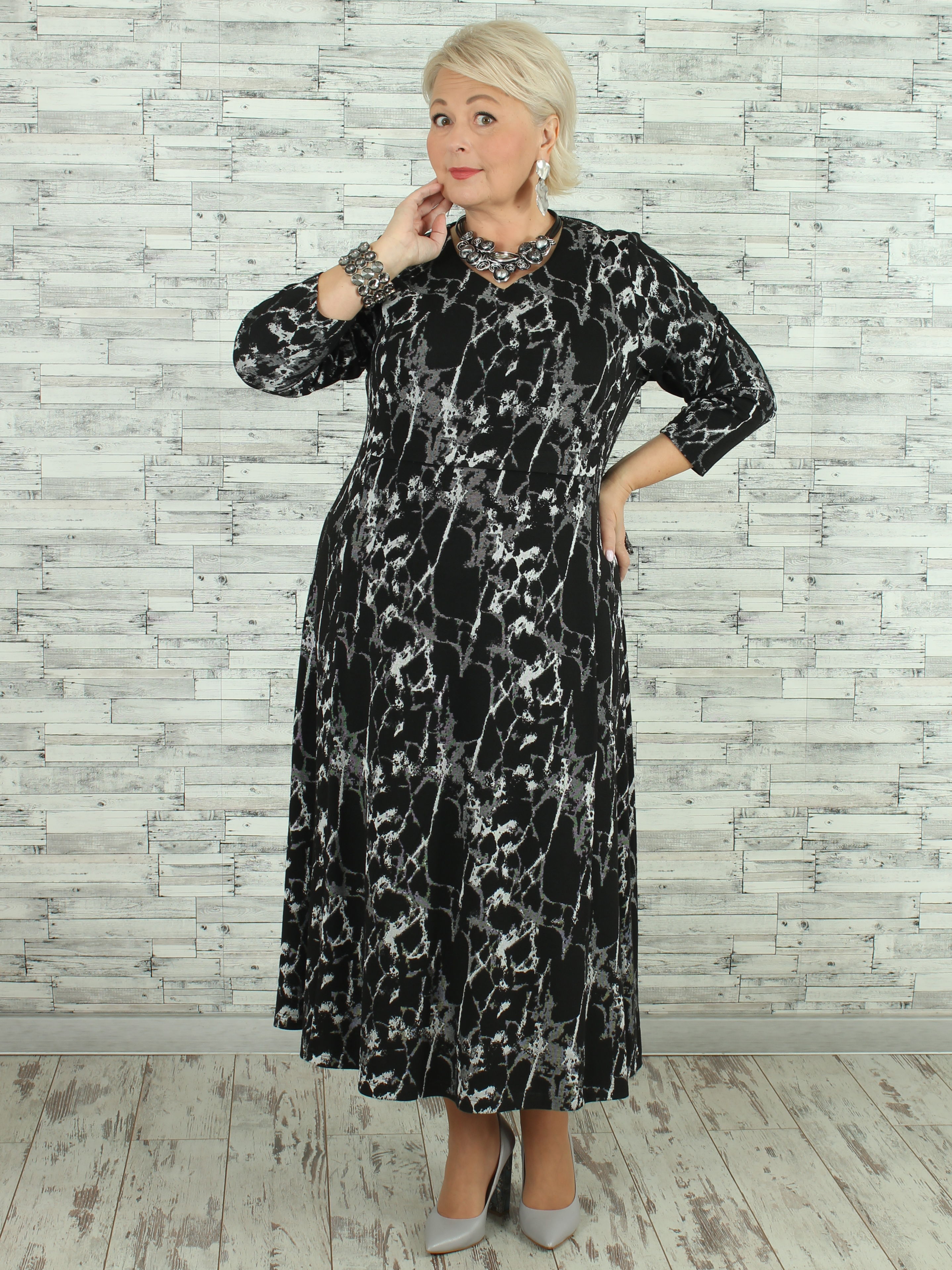 

Женское платье NadiN 1724/1 Чёрно-серое 60 р