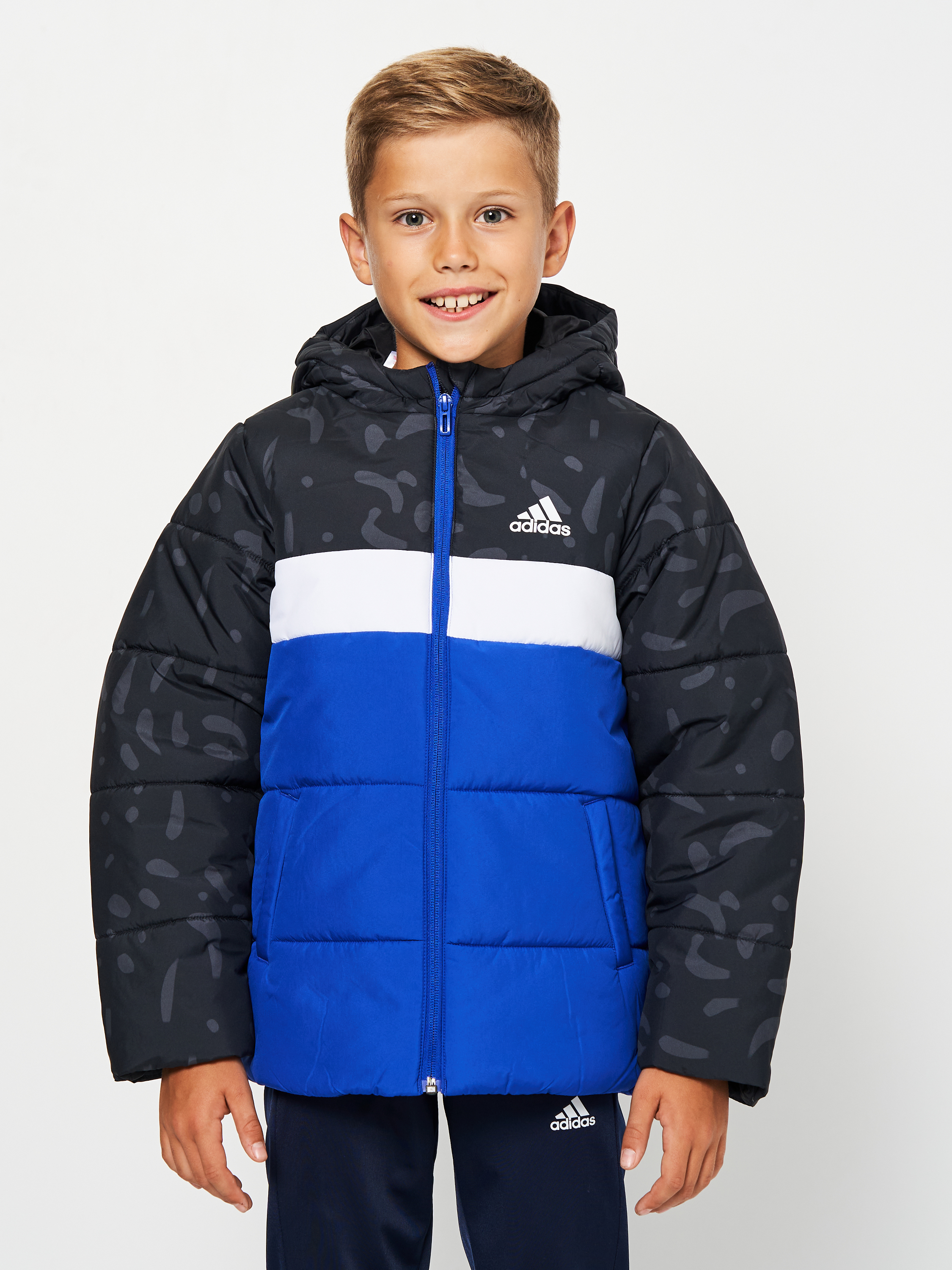 Акція на Дитяча демісезонна куртка для хлопчика Adidas Jb Cb Pad Jkt IL6097 122-128 см Black від Rozetka