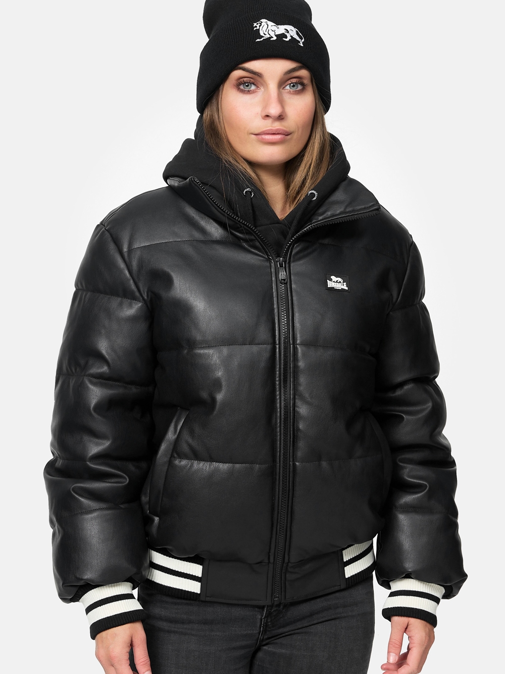 Акція на Куртка зимова коротка жіноча Lonsdale 117510-1500 L Чорна від Rozetka